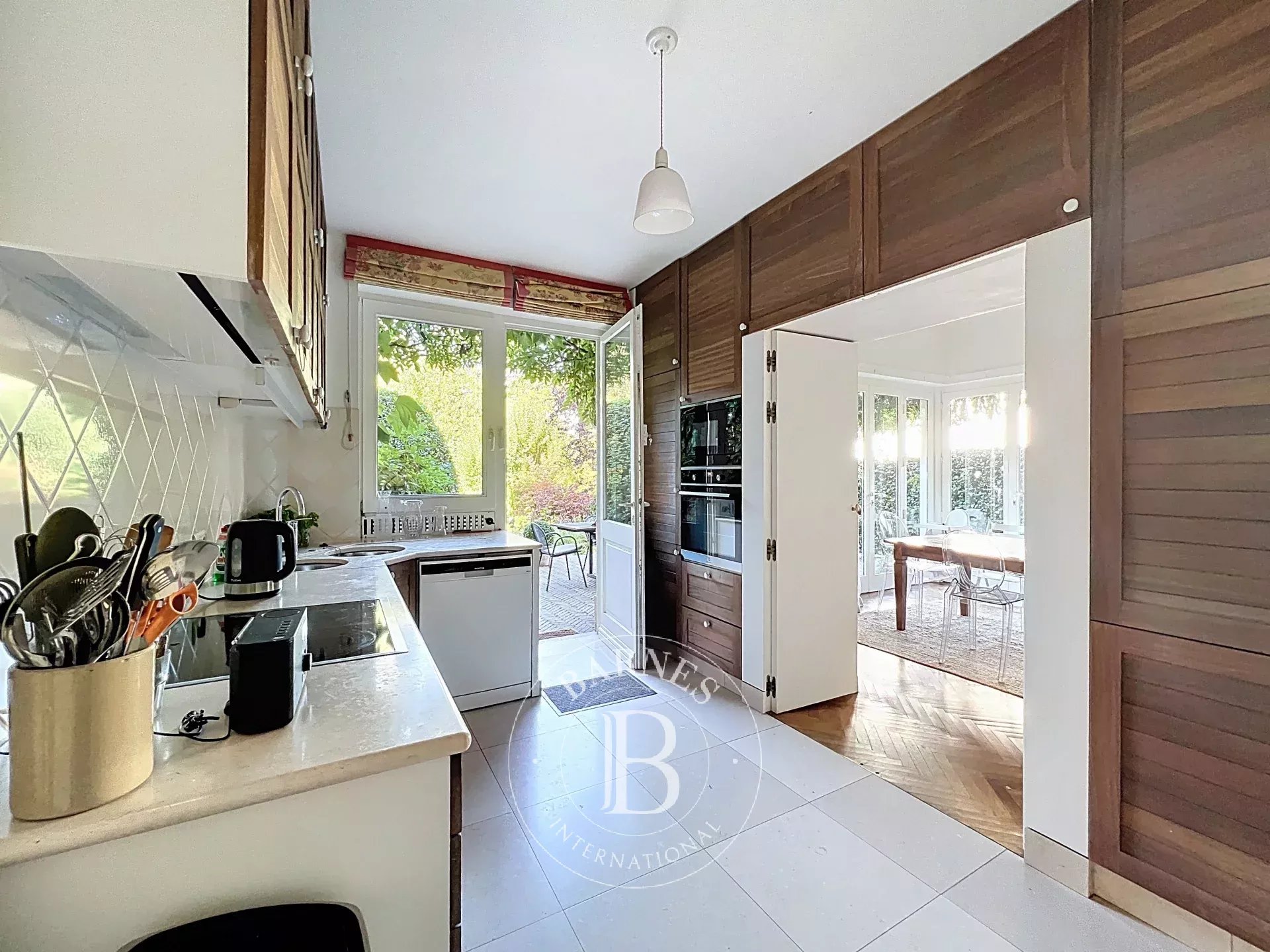 Belle Maison lumineuse avec un très beau jardin et garage