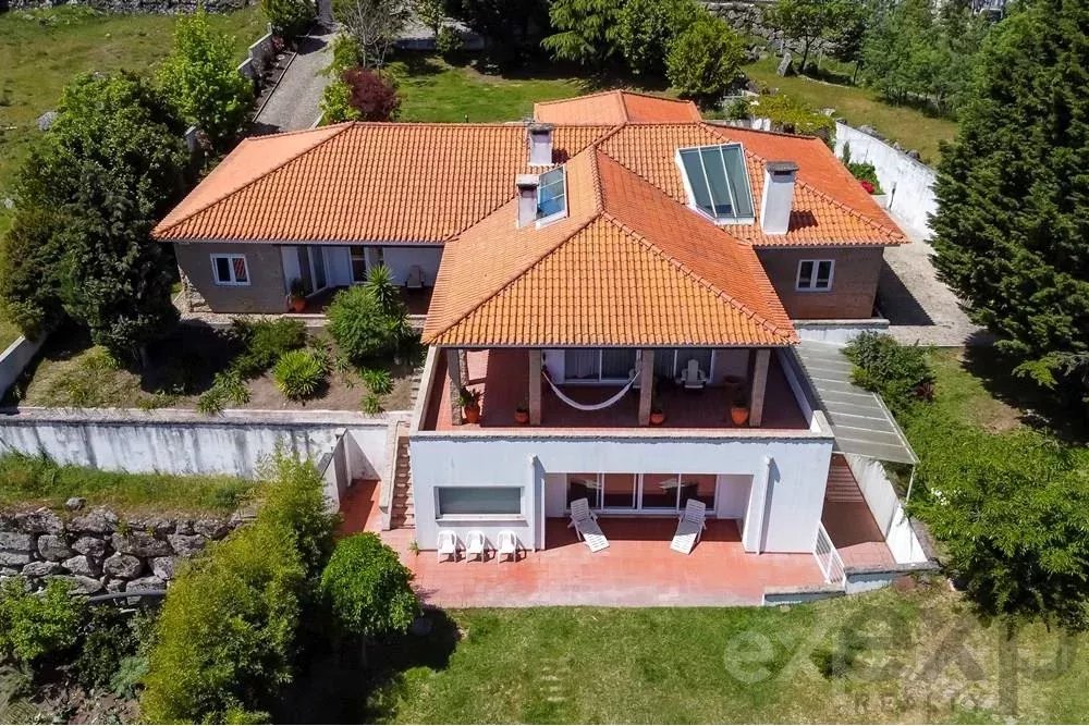 MORADIA T4 + 1 CONTEMPORÂNEA | EXCELENTE INVESTIMENTO ALOJAMENTO LOCAL E TURISMO