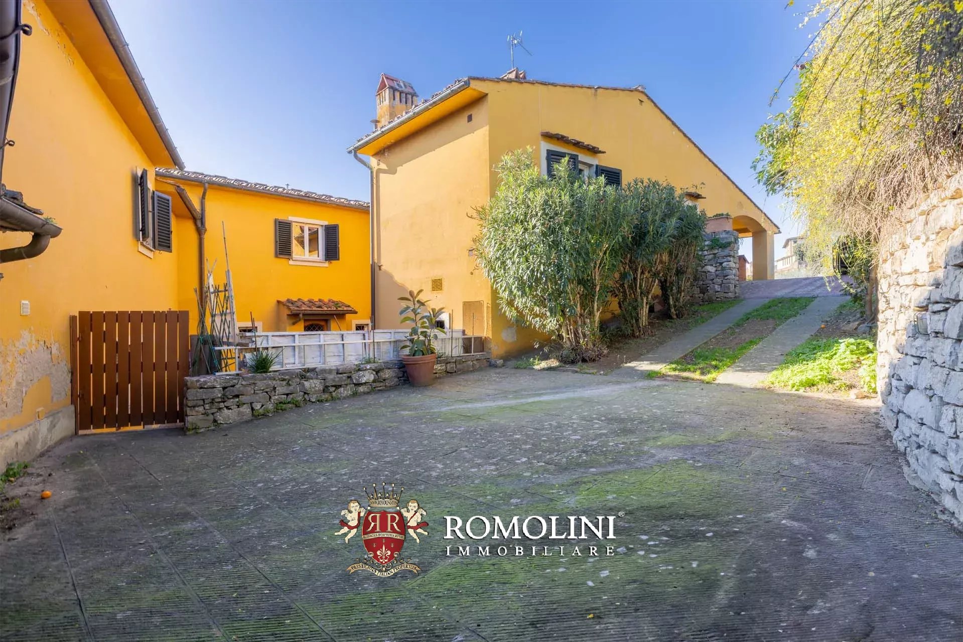 8 Bedroom Villa/Townhouse's Image 47
