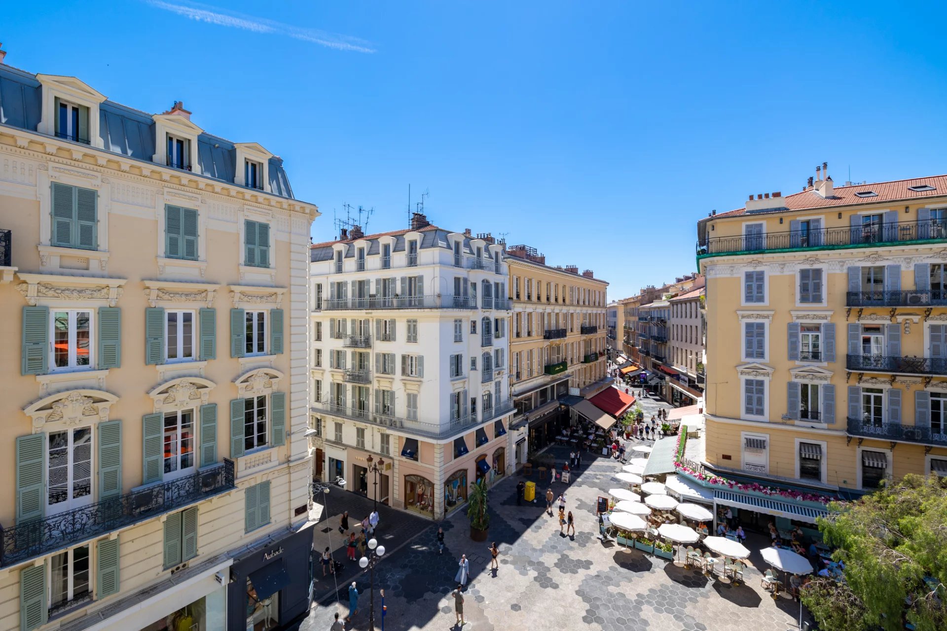 FOR SALE - APARTEMENT - NICE CENTER