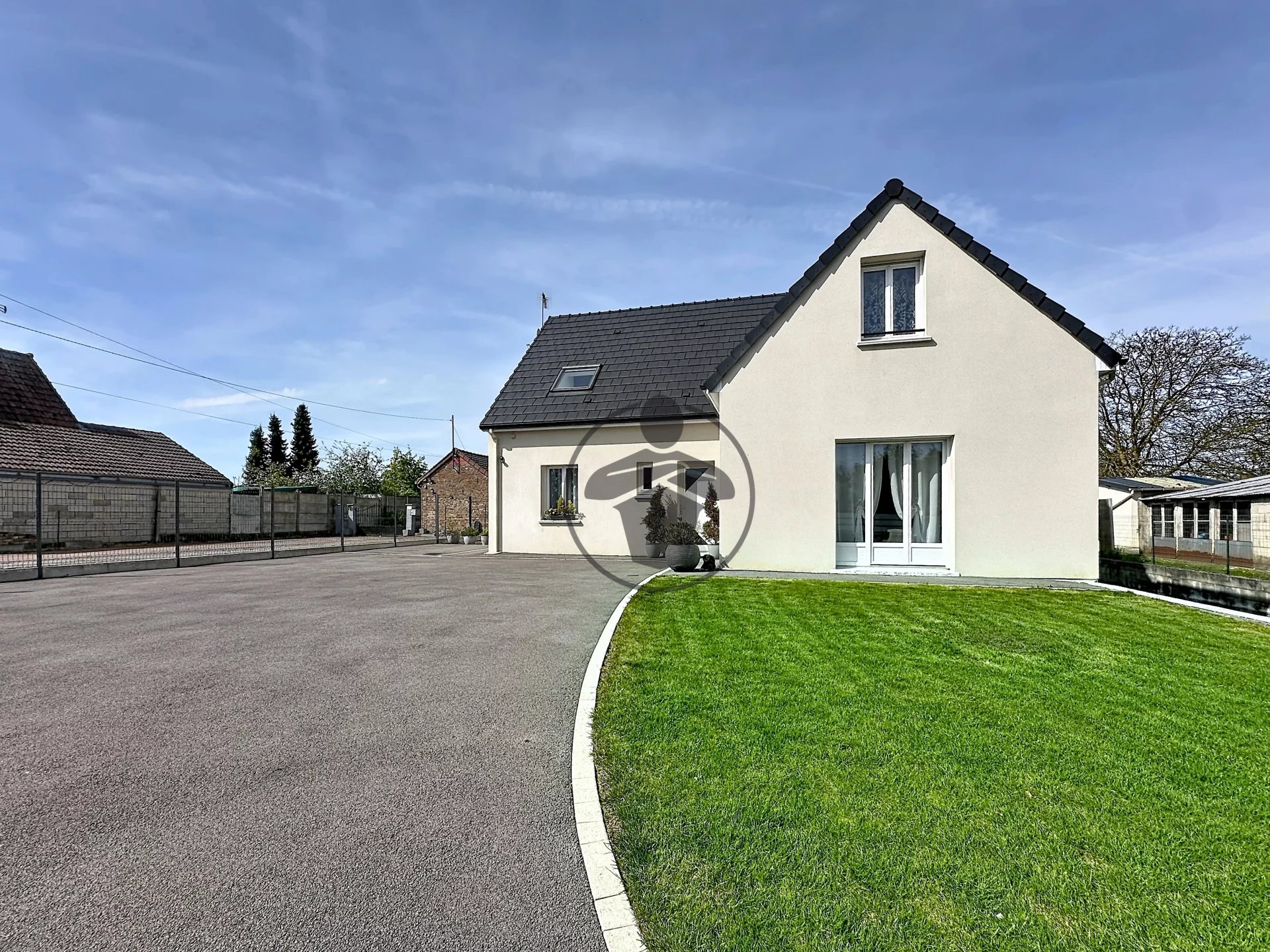 Pavillon individuel récent avec sous-sol complet