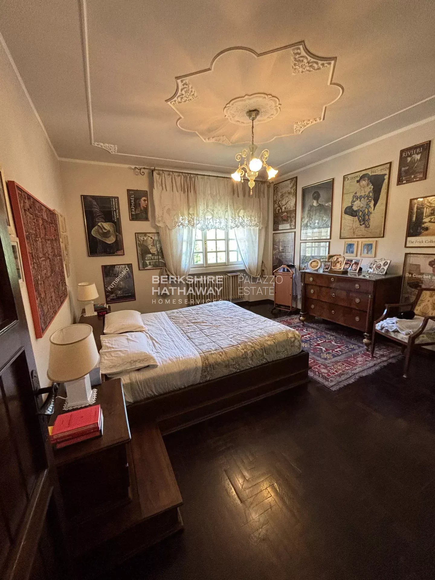 Magnificent detached villa with a large garden, minutes from the sea and Pietrasanta