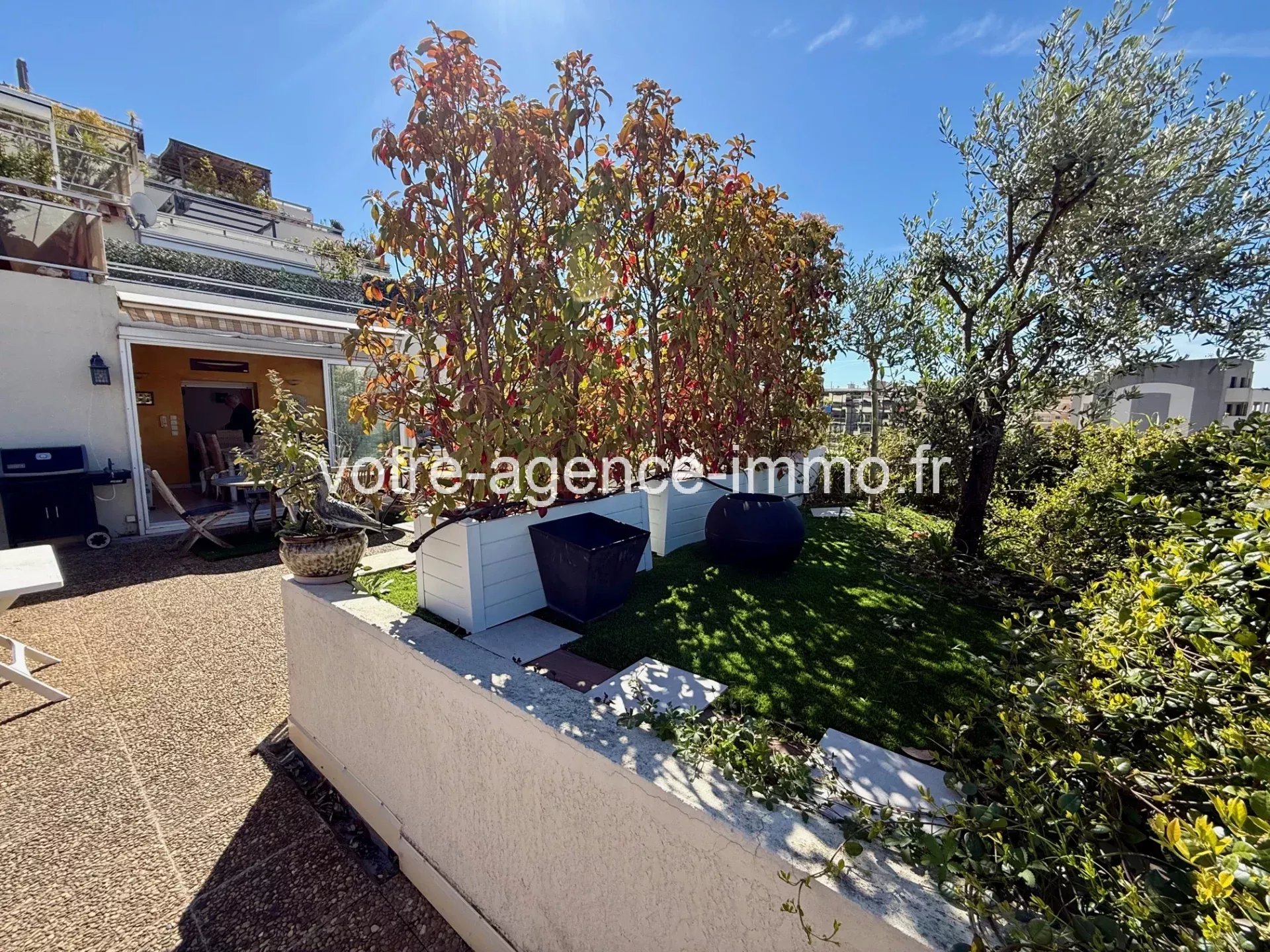 Nice St Roch beau 4 pièces avec terrasse de 105m² , loggia, cave et box fermé.