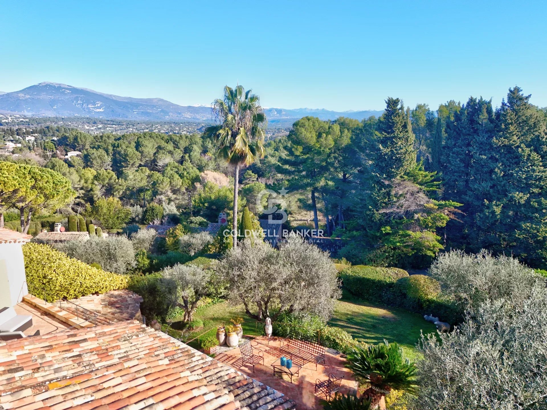 06250 MOUGINS VILLA