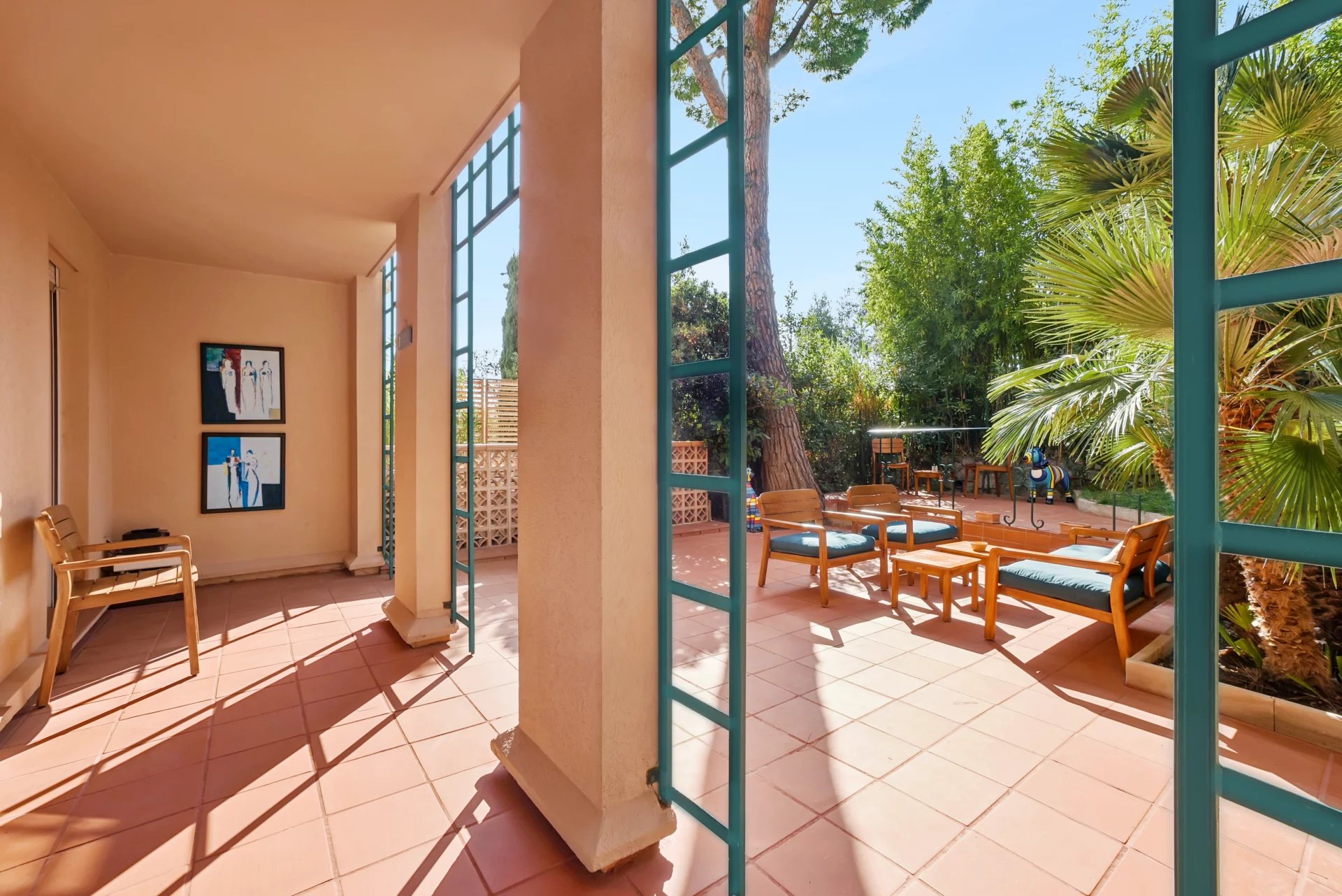 Appartement rénové d'une chambre avec grande terrasse orientée au sud