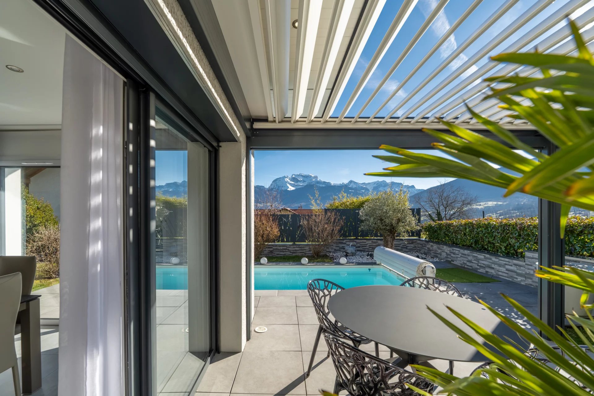 BARNES ANNECY | RIVE OUEST - VILLA DE STANDING - VUE PANORAMIQUE LAC ET MONTAGNES - PISCINE - picture 1