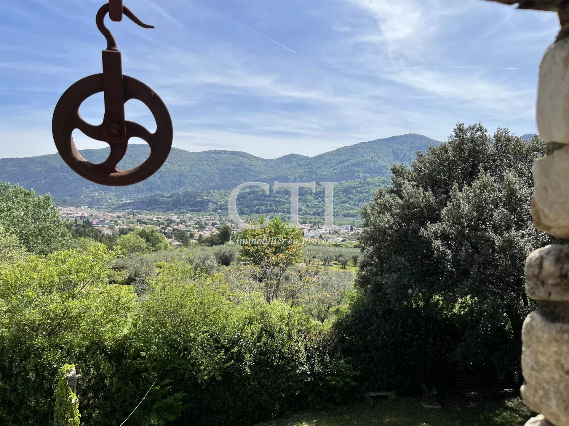 A VENDRE CTI VAISON - GRANGE NYONS MAISON CAMPAGNARDE PIERRE ANCIEN PRORIETE FAMILIALE RUSTIQUE VUE PANORAMIQUE CALME CAMPAGNE JARDIN