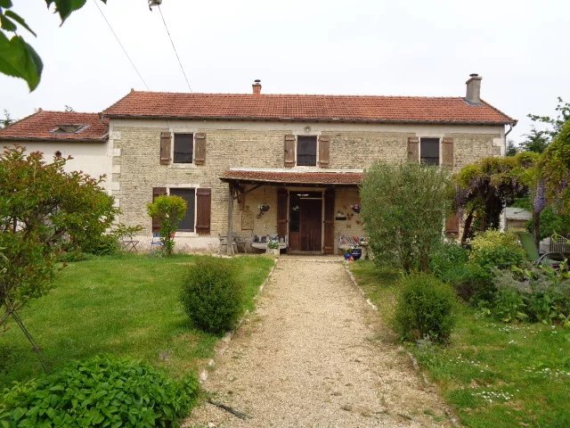 Traditional stone farmhouse and guest cottage set in private grounds