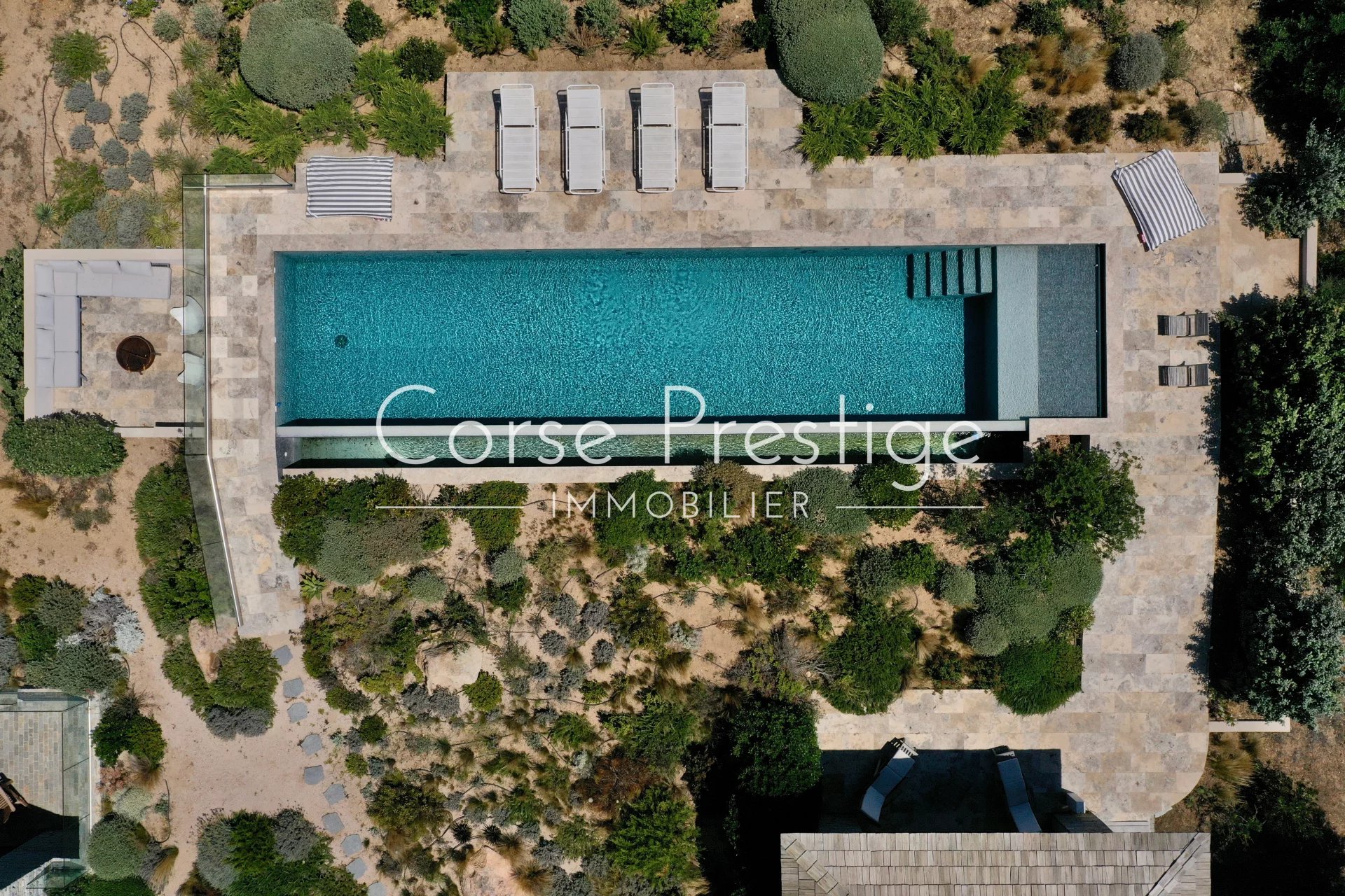 villa d-exception face a la mer - proche domaine de sperone - bonifacio image1