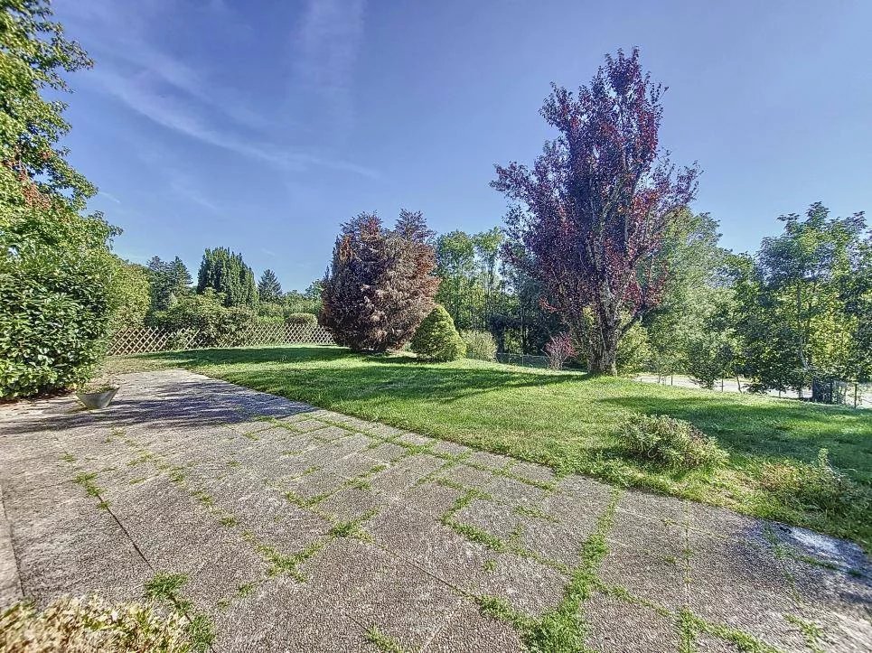 Opportunité pour Investisseurs : Immeuble avec 3 Appartements Spacieux !