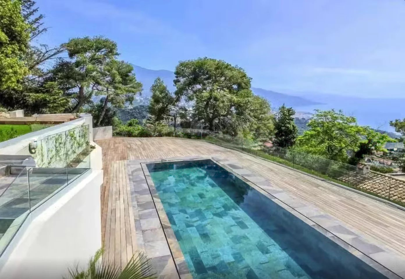 ROQUEBRUNE CAP MARTIN - SUPERBE VILLA CONTEMPORAINE 5 PIÈCES AVEC VUE PANORAMIQUE MER PISCINE DOUBLE GARAGE PARKING