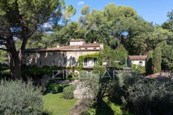 17th-Century Luxury Mas with Olive Grove for Sale in Grasse — photo 1