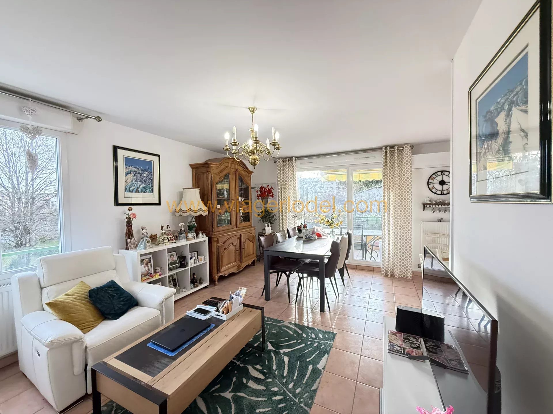 Réf. 10 015 - VENTE AVEC RESERVE DU DROIT D'USAGE ET D'HABITATION - MIRIBEL (01)