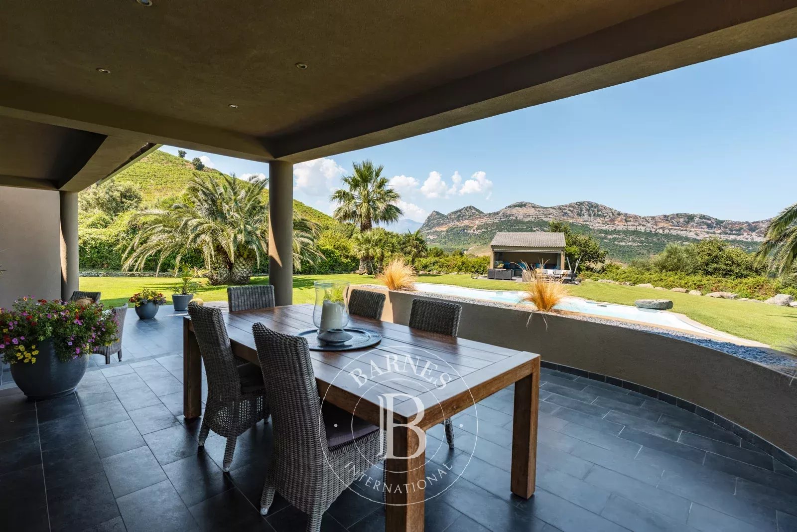 Patrimonio, architect-designed villa, 4 bedrooms, near the beach - picture 7