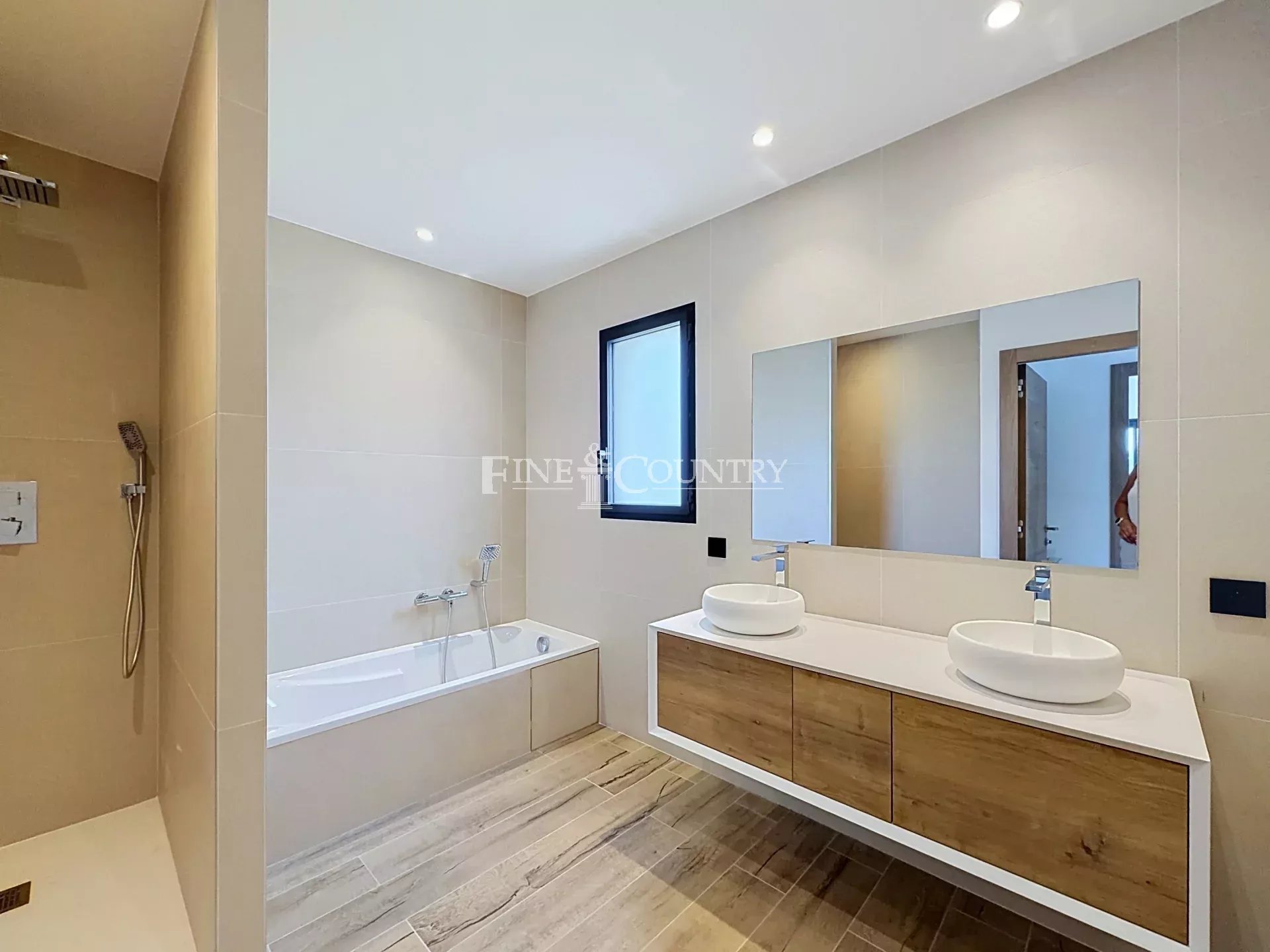 Photo of Villa for sale in Mougins in quiet area near school