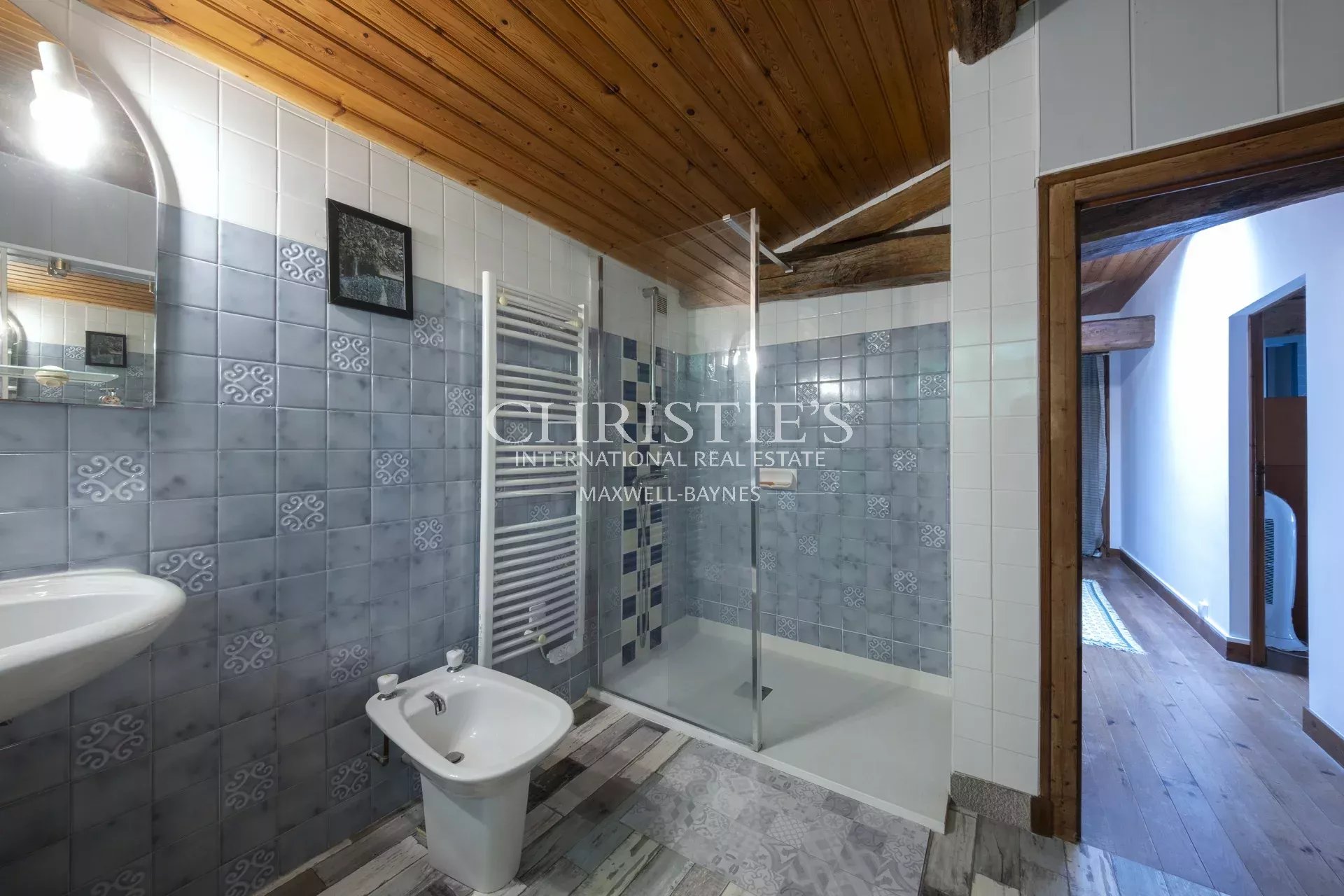 9 Bedroom Villa/Townhouse's Image 20