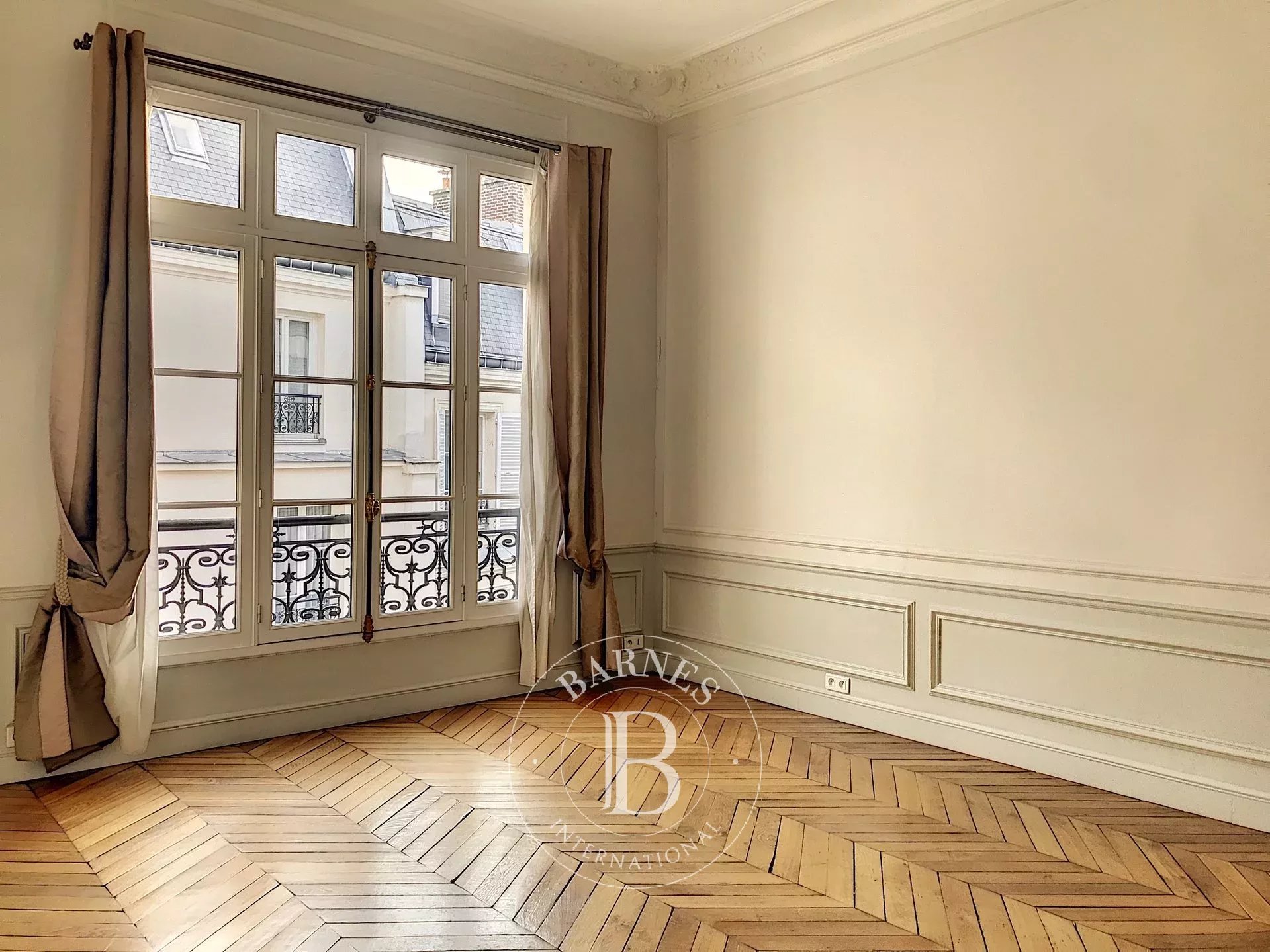 Daire Paris 8ème - picture 14