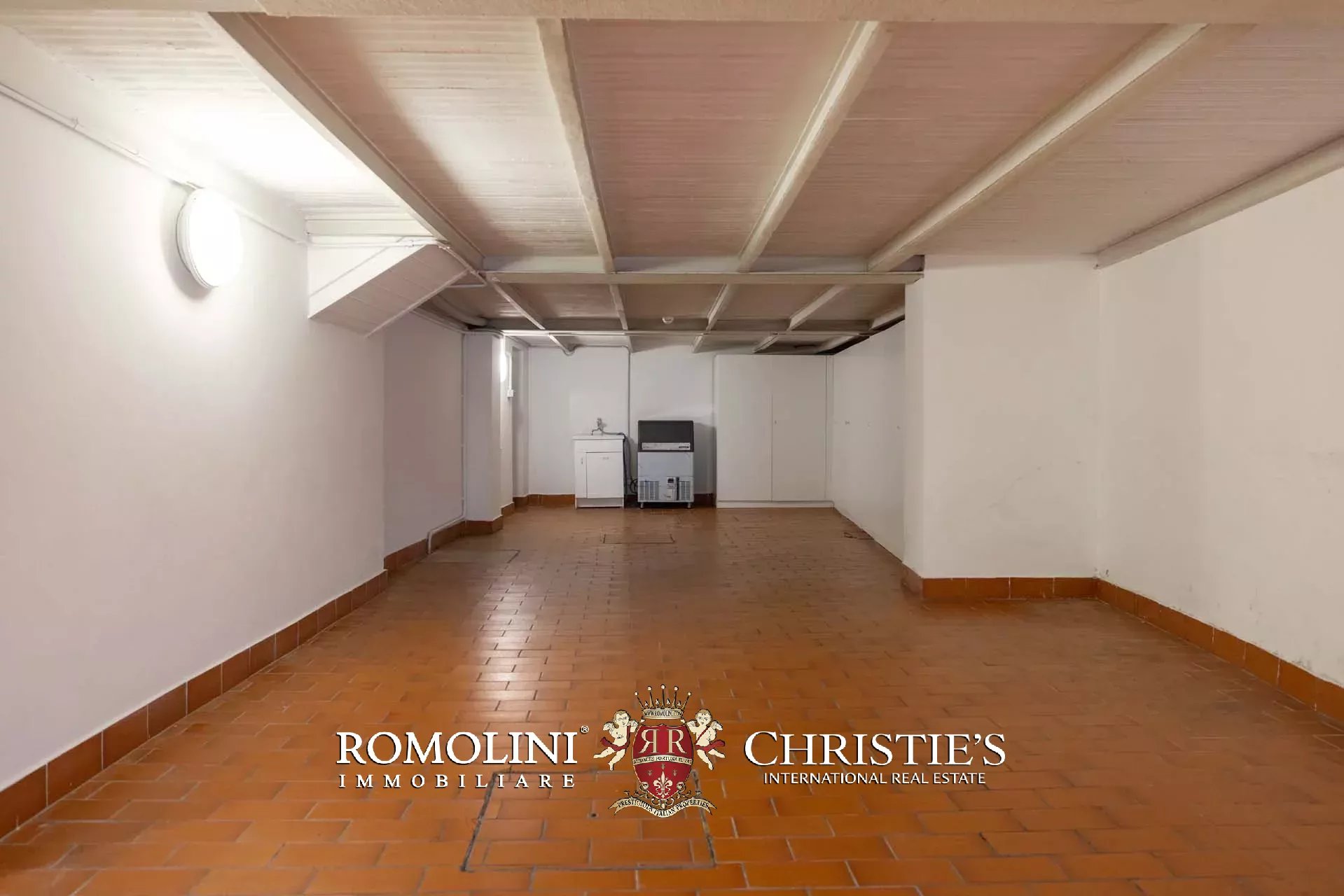 PRACHTVOLLER RESTAURIERTER PALAZZO MIT BLICK AUF DAS HISTORISCHE ZENTRUM VON FLORENZ ZU VERKAUFEN