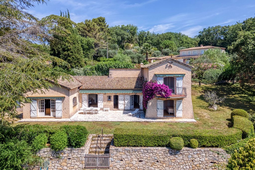 Villa for sale in Mougins — Villa to Renovate with Stunning Open Views Mougins