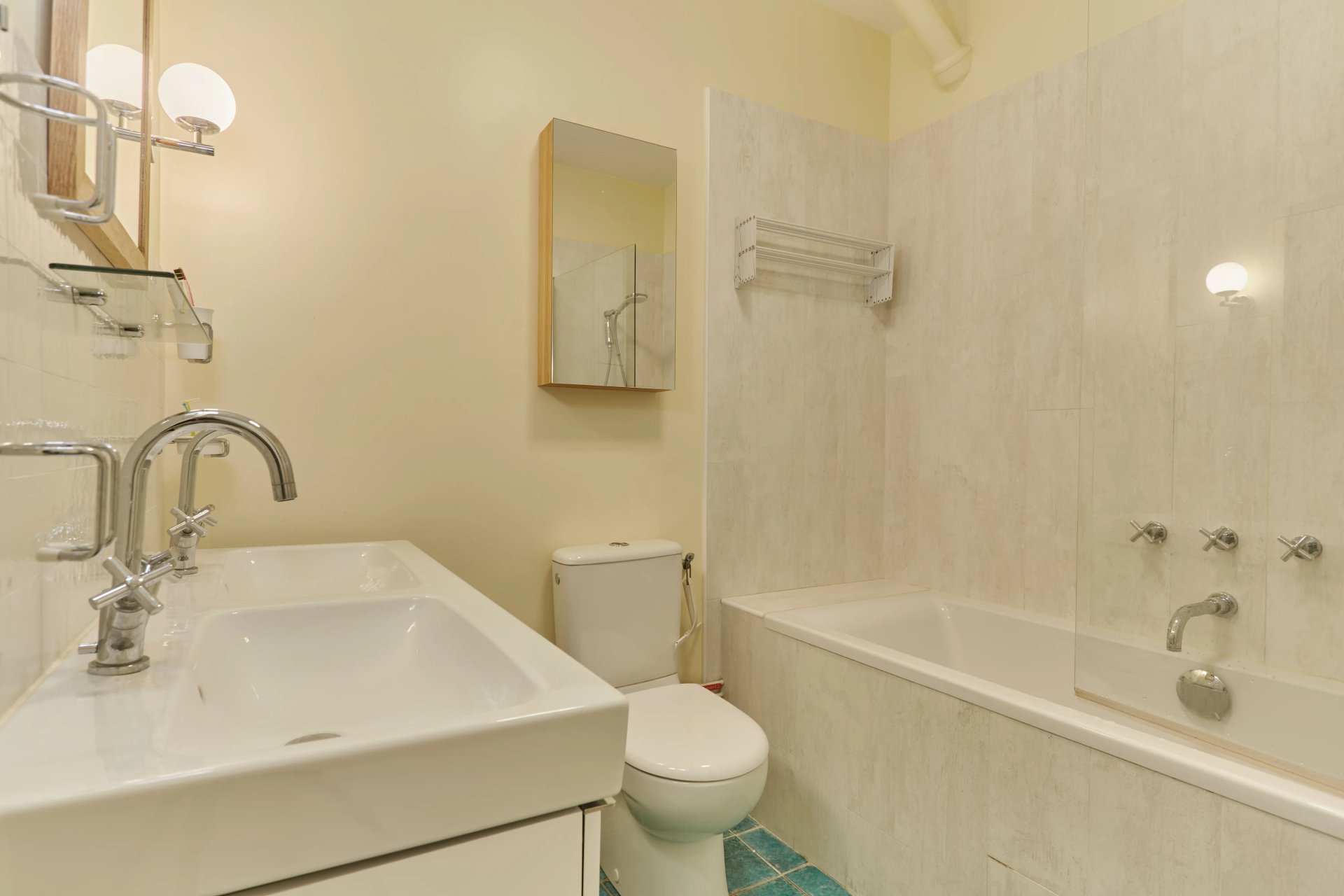 2 Bedroom Apartment/Flat's Image 11