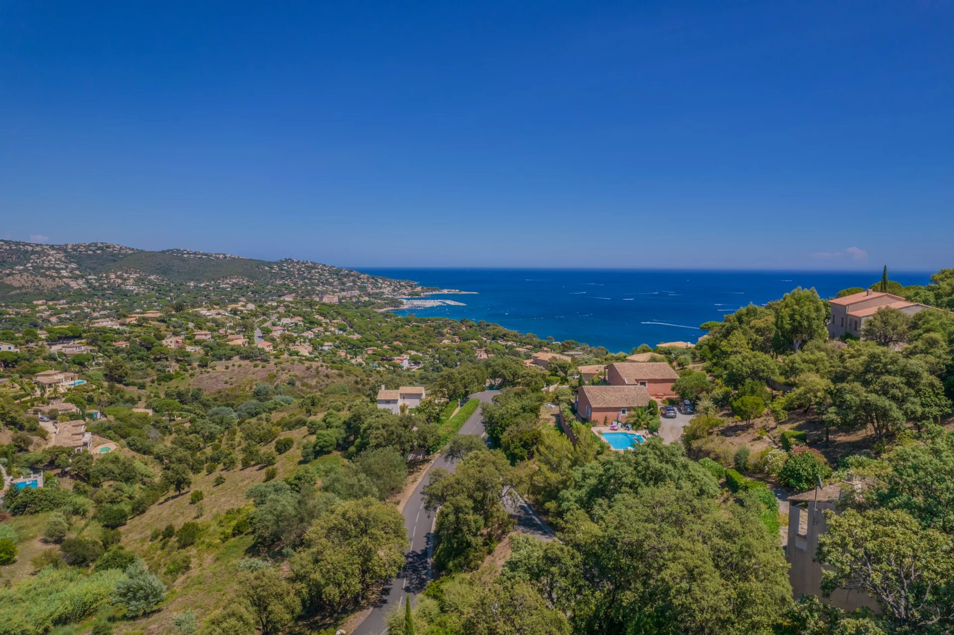 Sainte-Maxime, proche plages: terrain vue mer