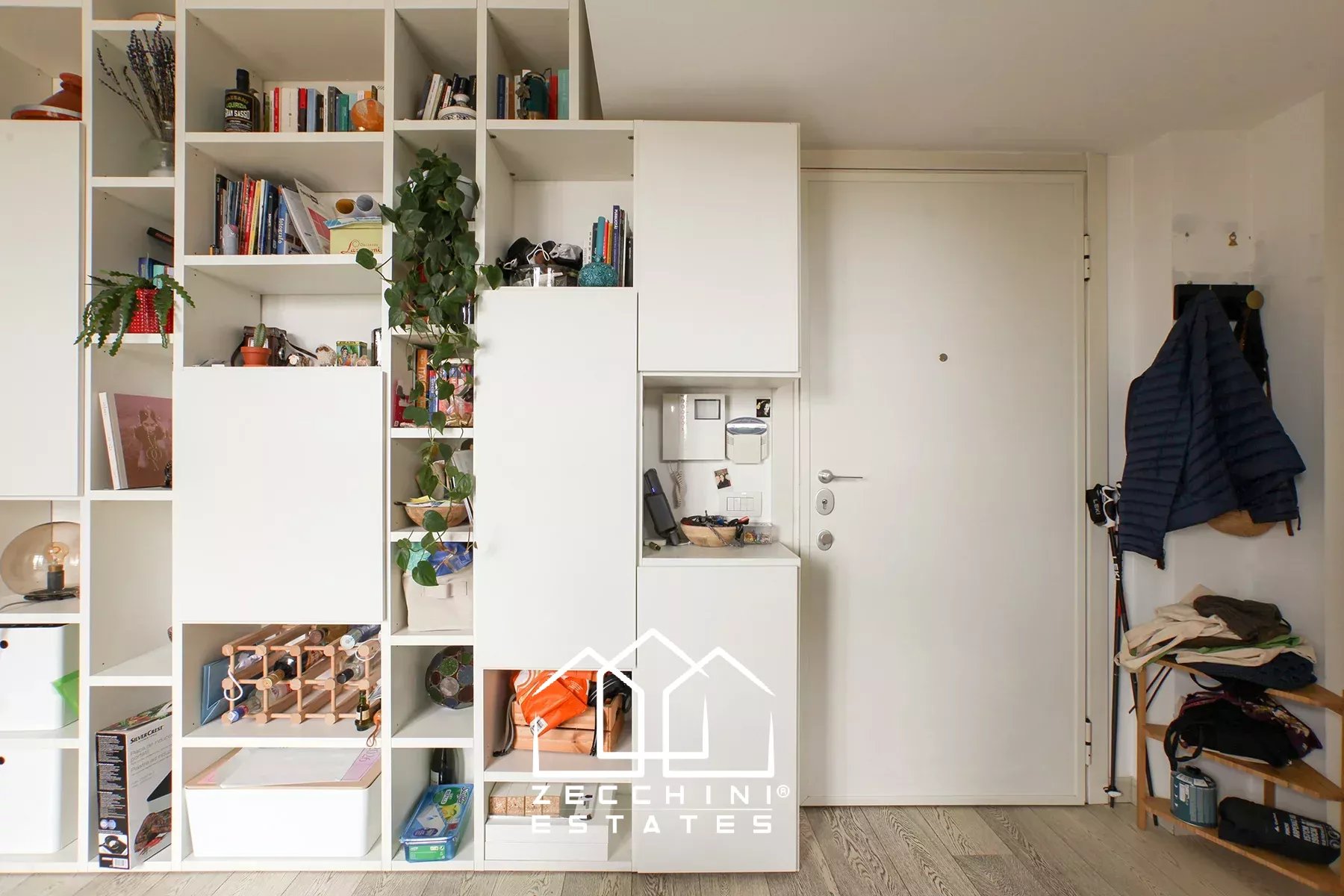 Pleasant one-bedroom with large terrace.