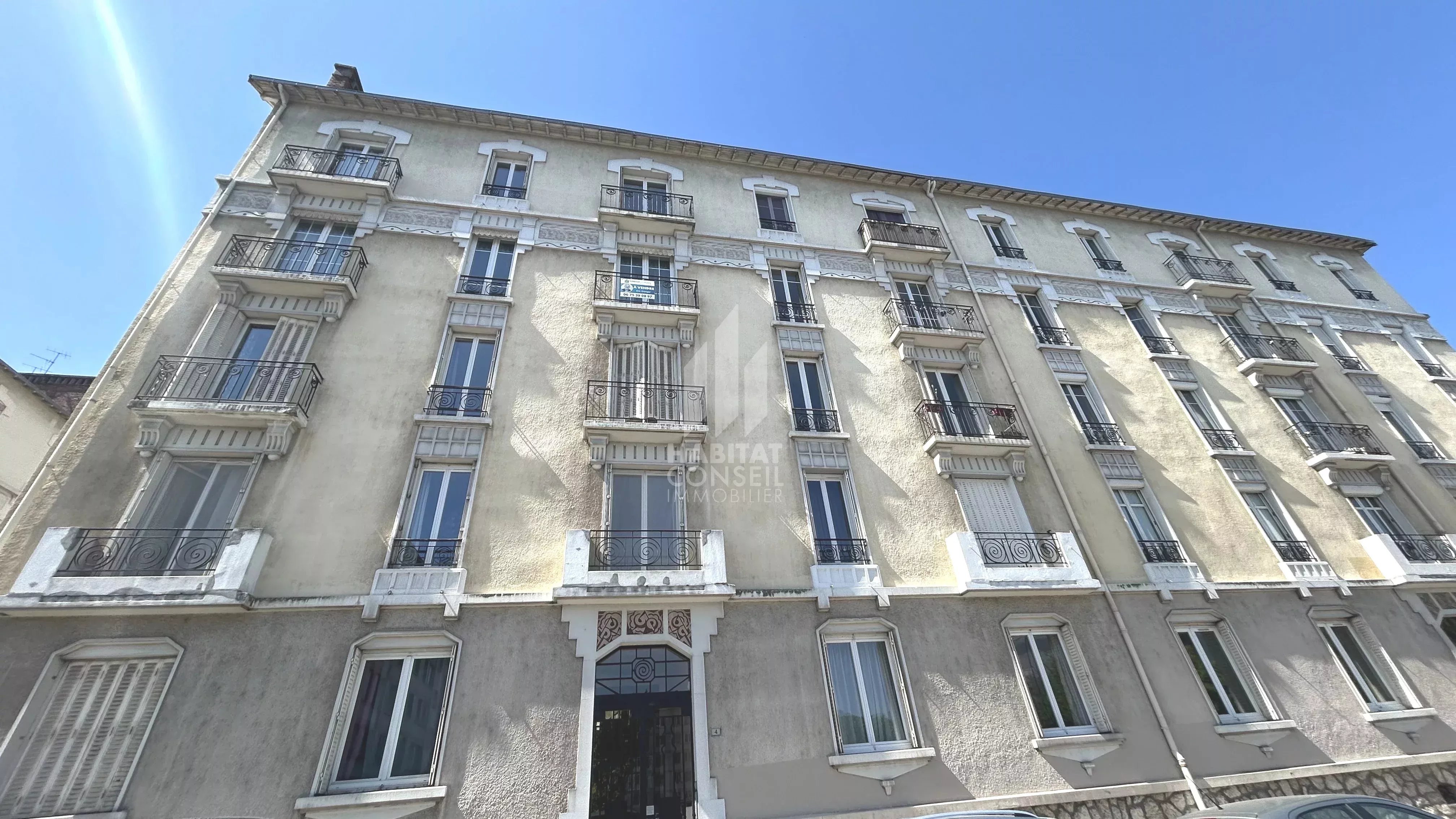 Agence immobilière de 