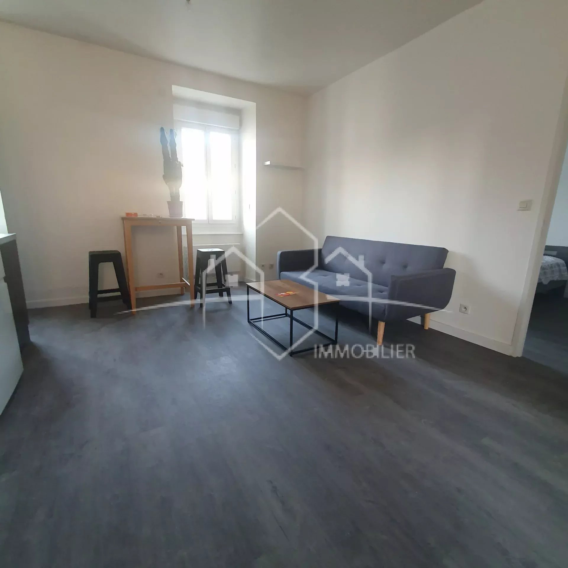 BEAUREPAIRE T2 meublé 2ème étage