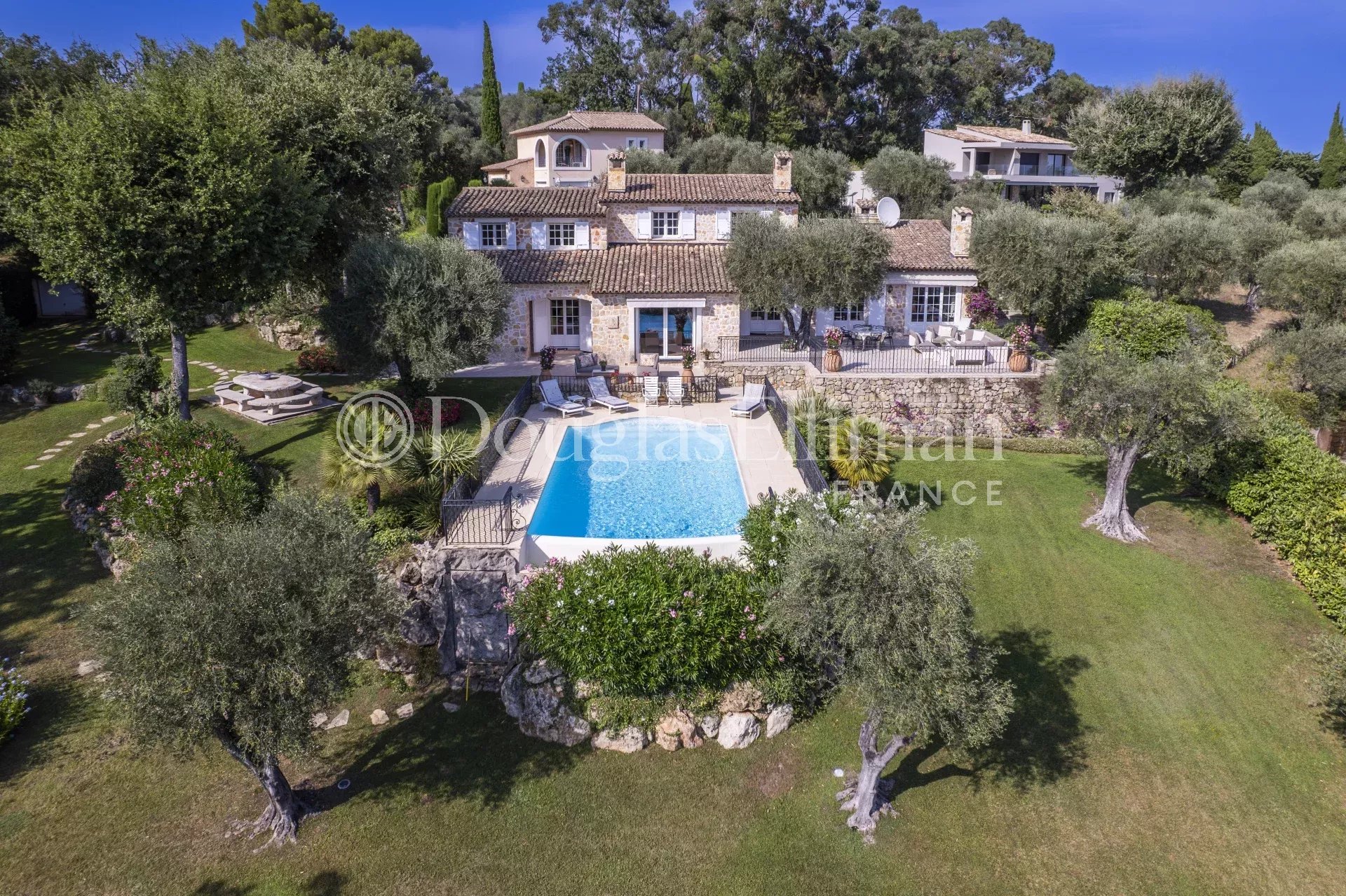 VALBONNE : Belle Villa en Pierre avec Vue, à Proximité du Village - Image nᵒ2