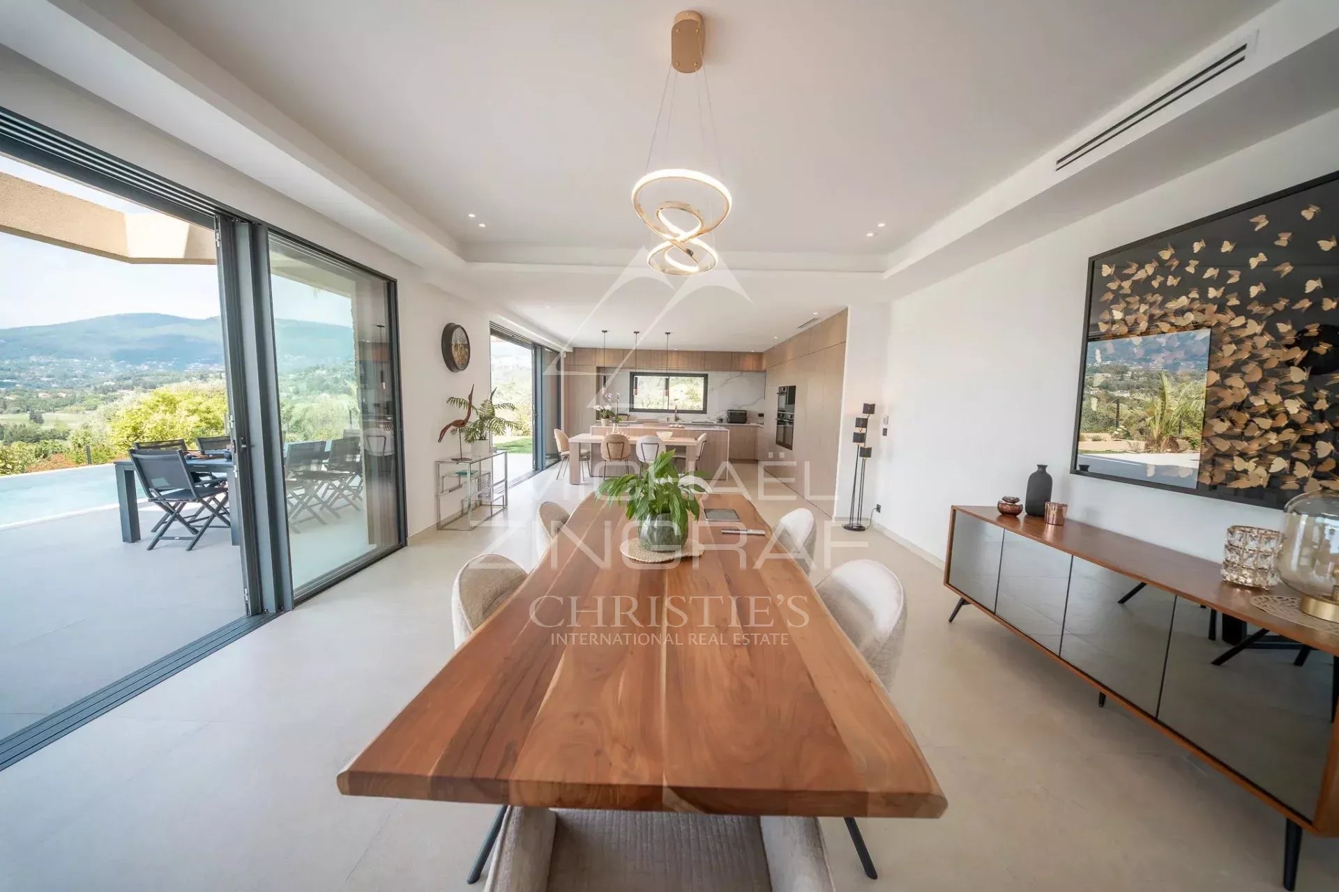 5 Bedroom Villa/Townhouse's Image 4