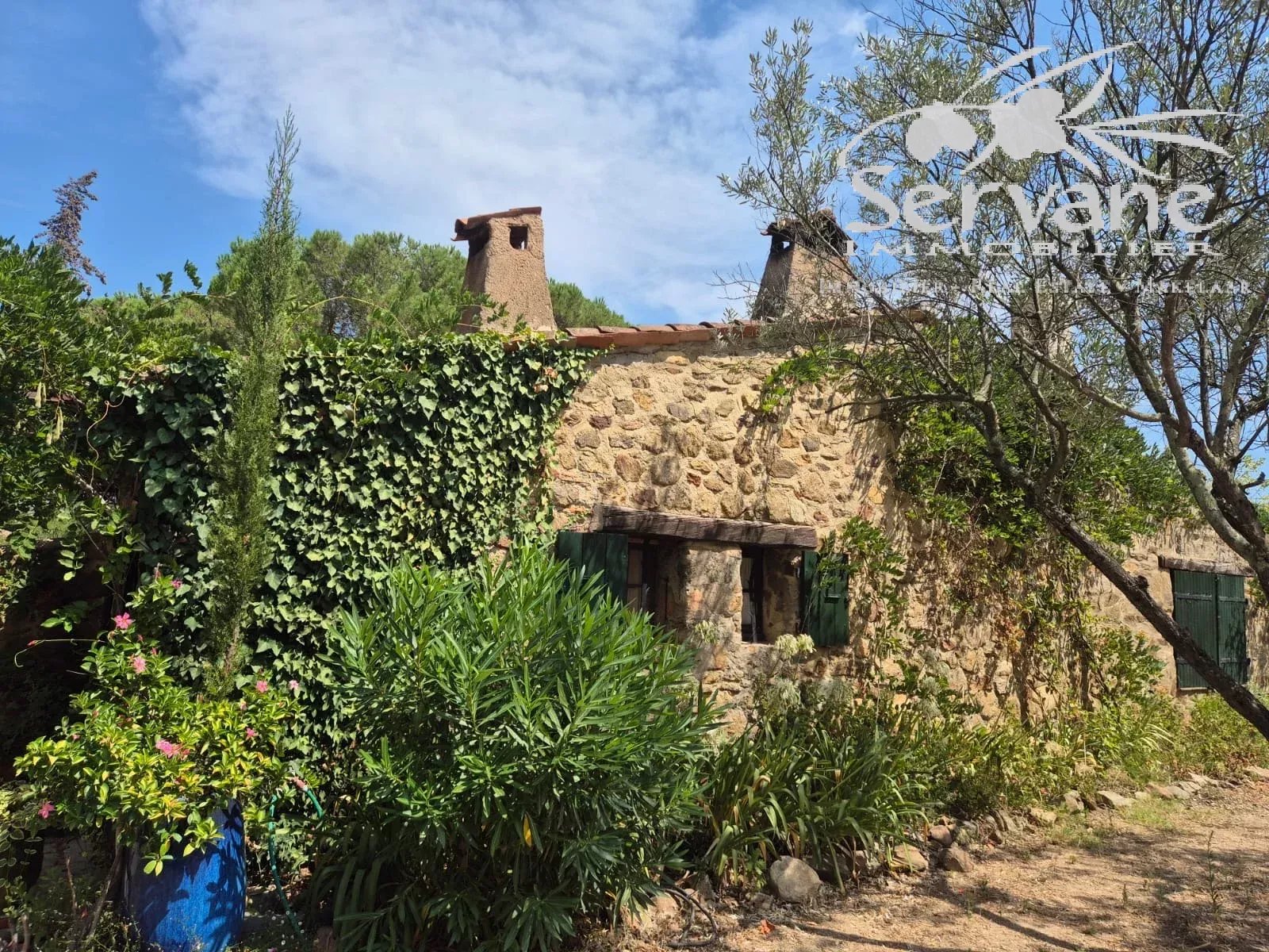 FOR SALE STONE PROPERTY WITH ANNEXES
