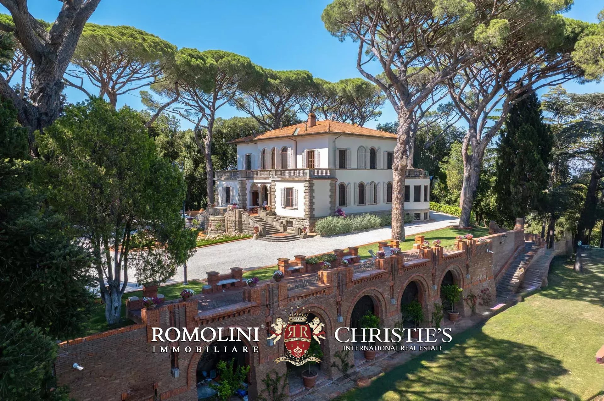 8 Bedroom Villa/Townhouse's Image 4