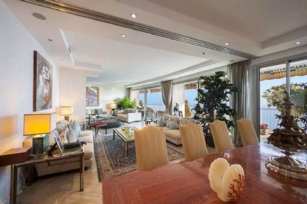 Monte Carlo--Château Périgord I