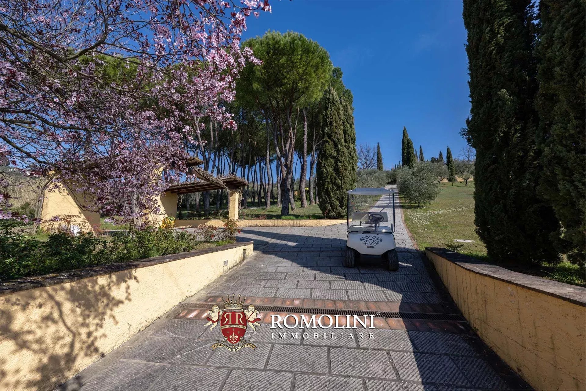 10 Bedroom Villa/Townhouse's Image 22