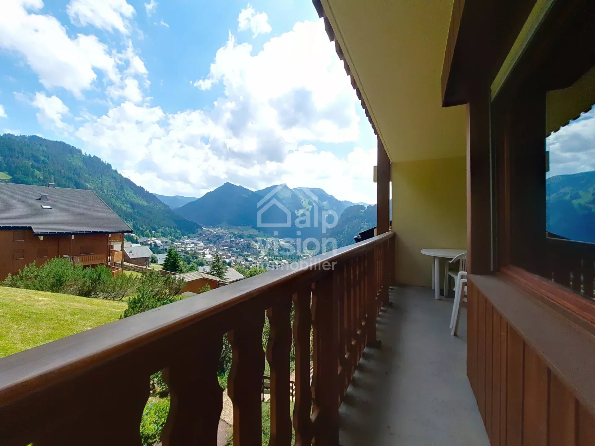 APPARTEMENT 3 PIECES, CHATEL, VUE IMPRENABLE SUR LA VALLEE