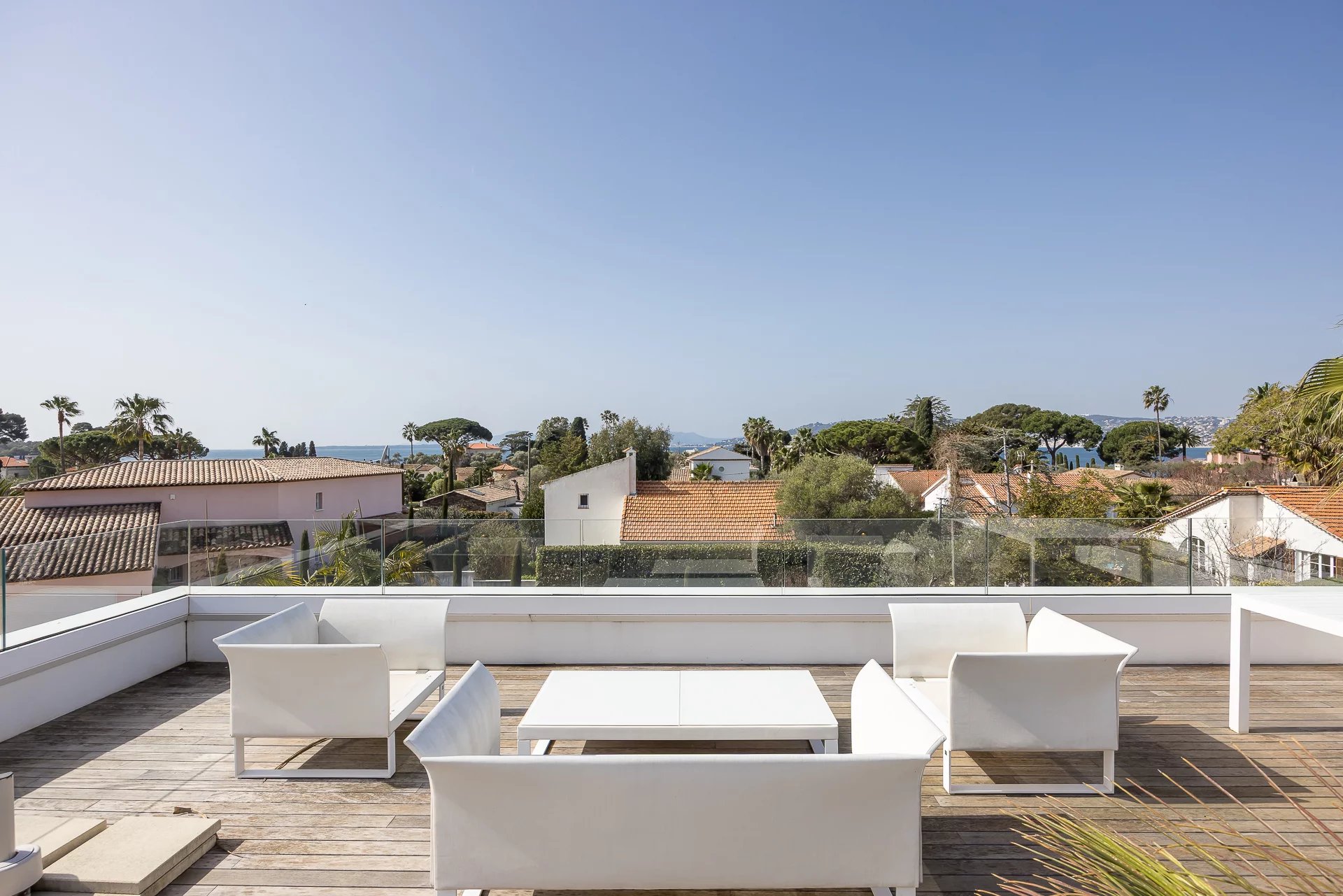 Exclusivité Cap d’Antibes - Versant Ouest - Villa contemporaine d’exception à proximité immédiate des plages