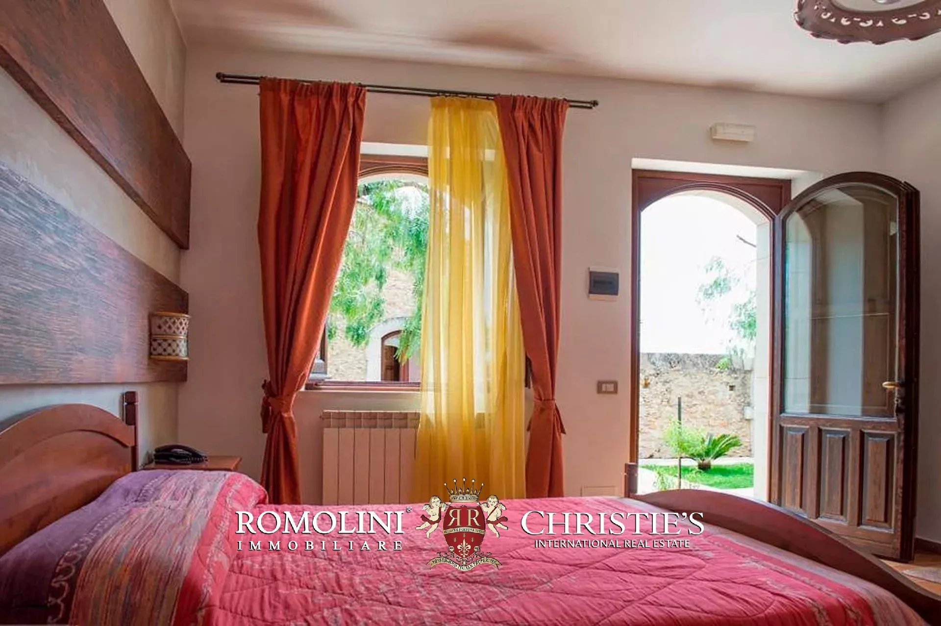 10 Bedroom Villa/Townhouse's Image 25
