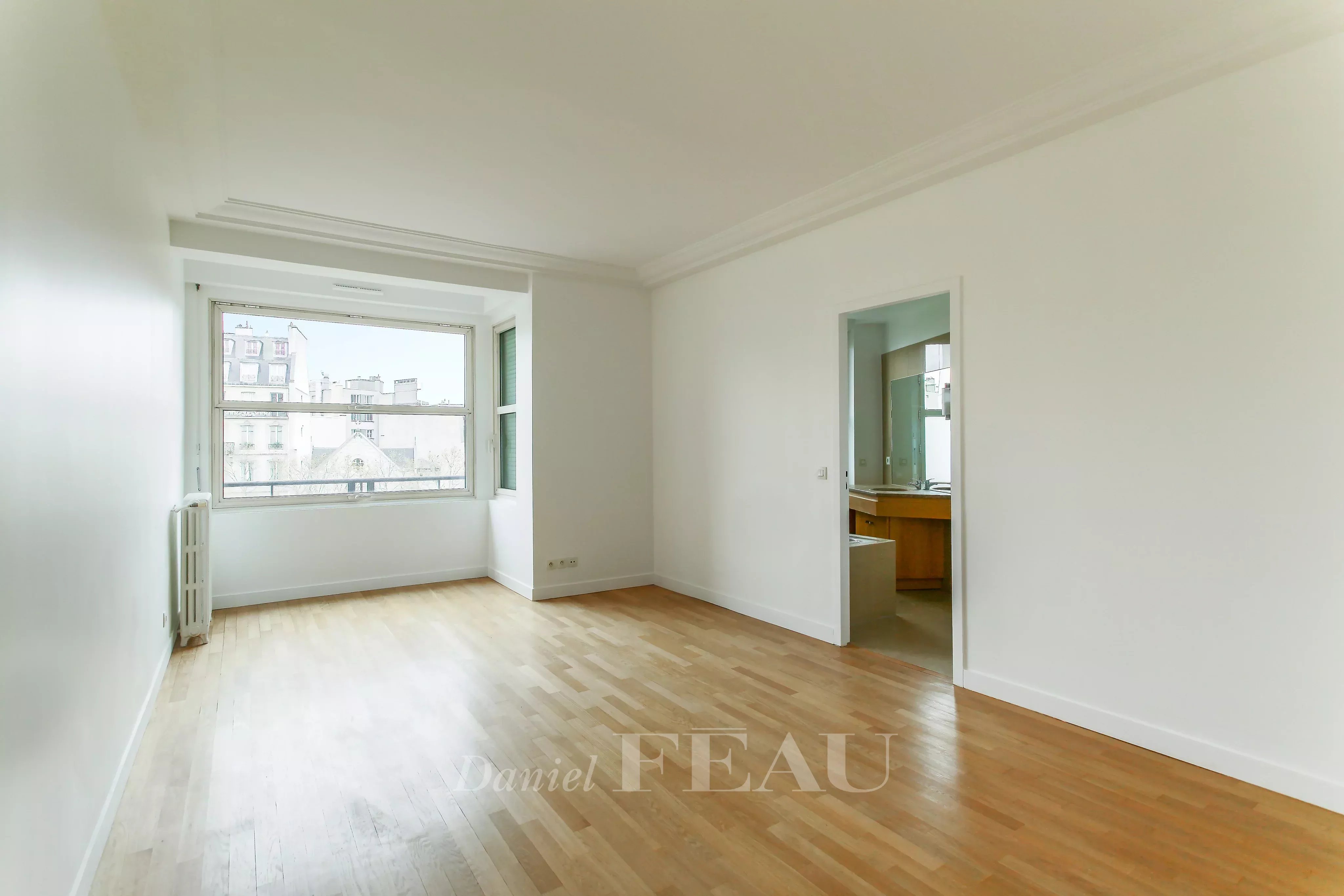 Sale Apartment Paris 8th