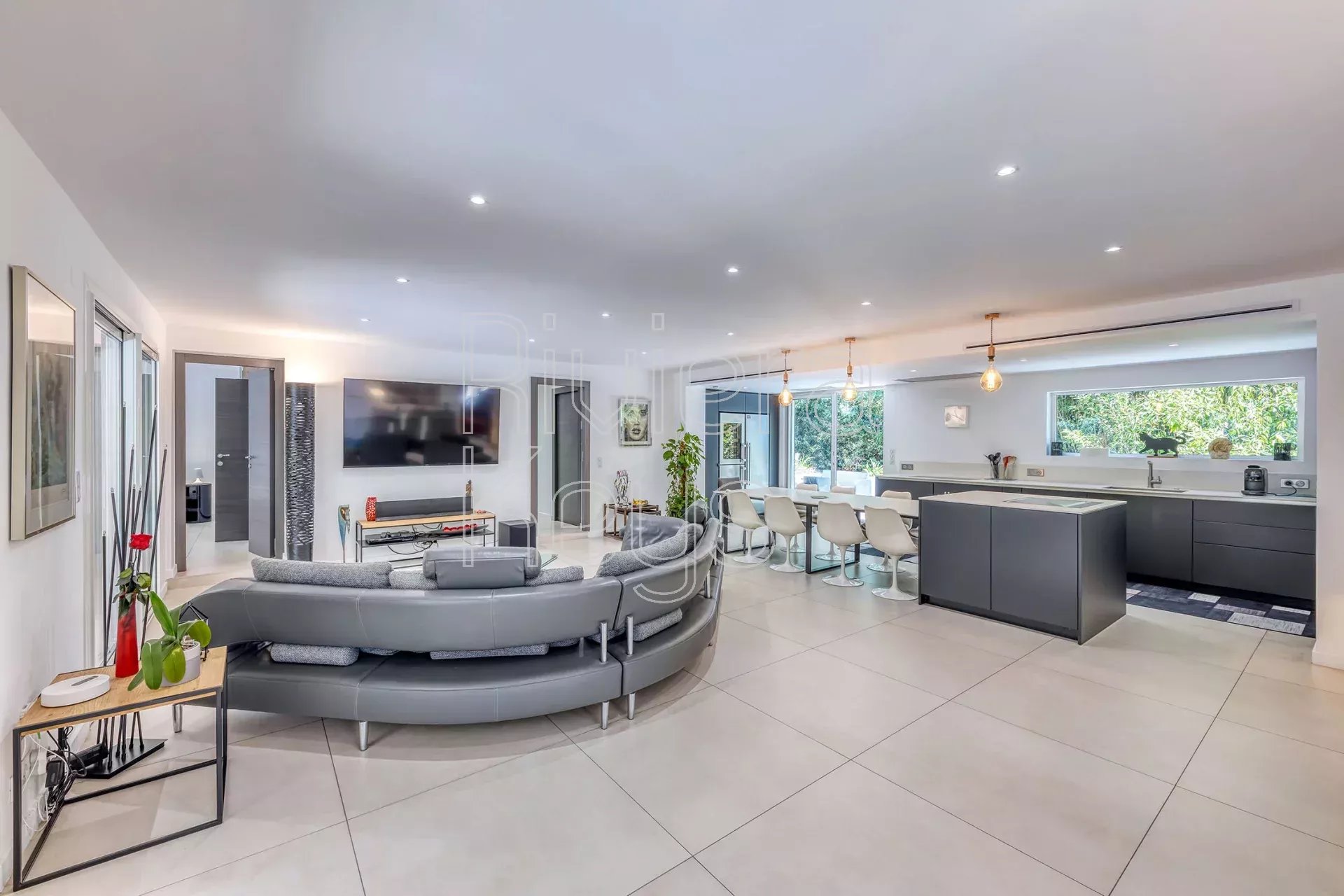 SAINT-RAPHAËL / BOULOURIS – 5-Zimmer-Wohnung mit Garten, Pool und Terrassen, in ruhiger Lage nur wenige Schritte vom Meer entfernt