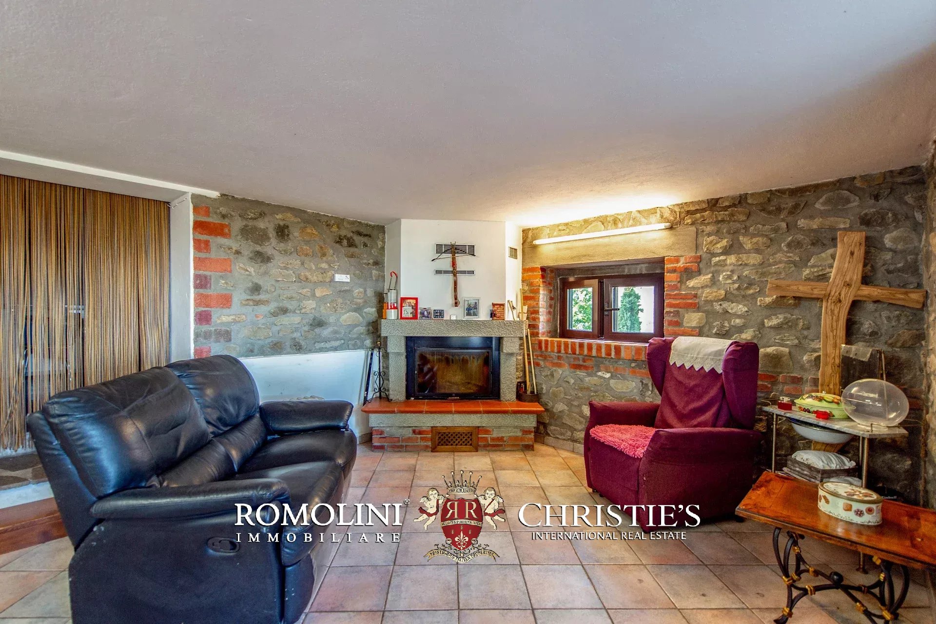 FARMHOUSE WITH PANORAMIC VIEWS FOR SALE IN TUSCANY, CAPRESE MICHELANGELO