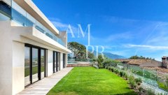 Sea View Luxury Villa for Sale in Roquebrune-Cap-Martin | France — photo 2 of 7
