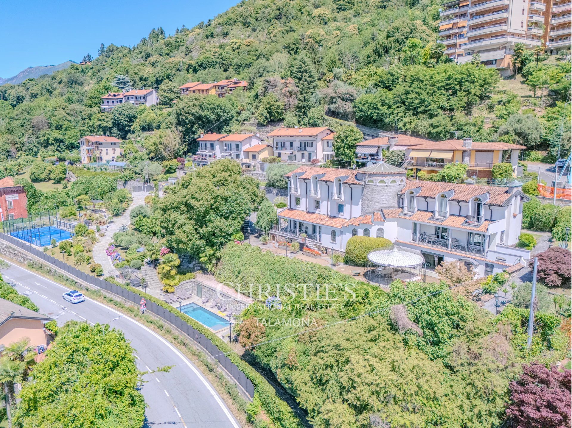 6 Bedroom Villa/Townhouse's Image 3