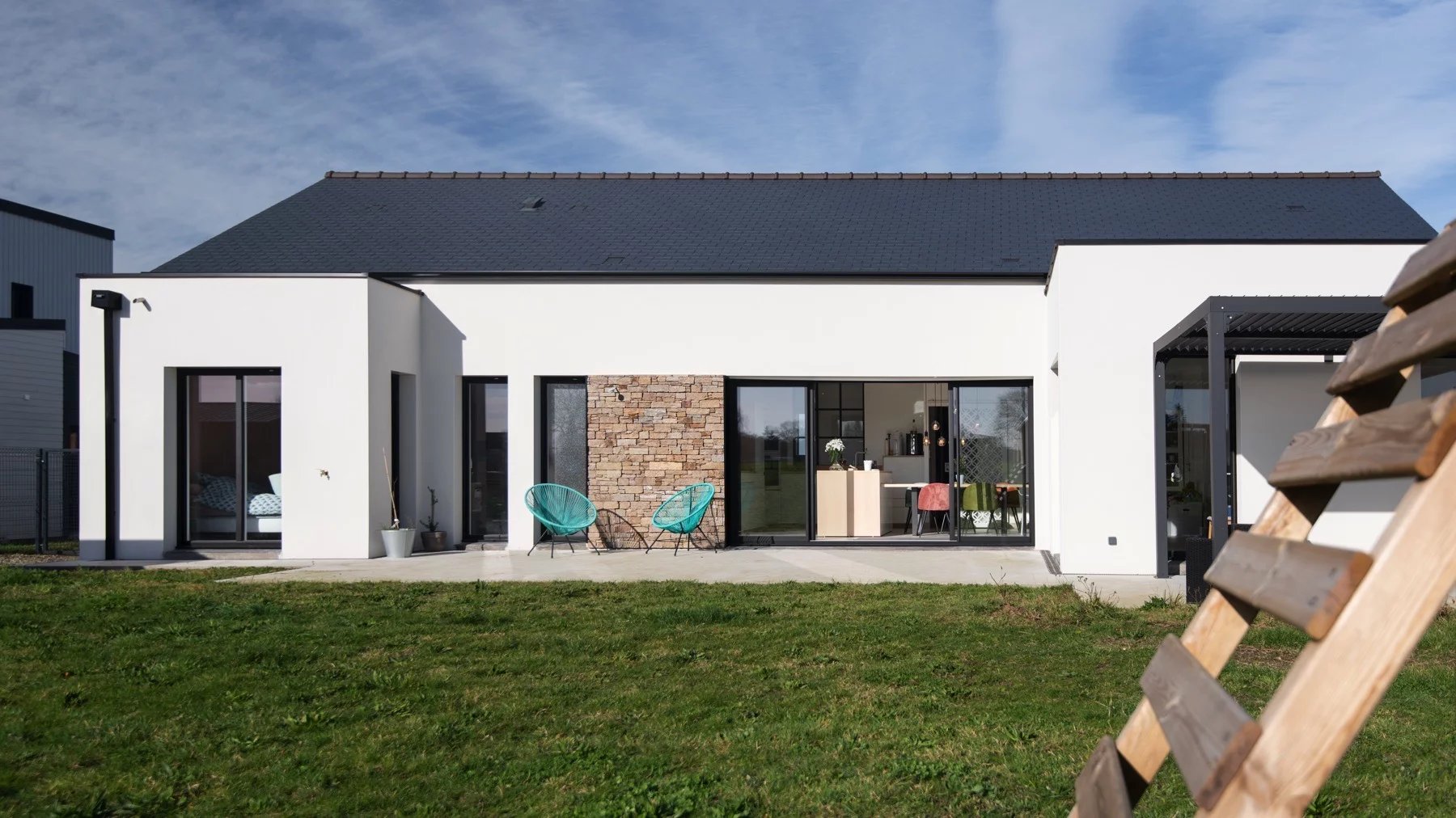 MAISON DE PLAIN-PIED CONTEMPORAINE AUX PORTES DE DINAN