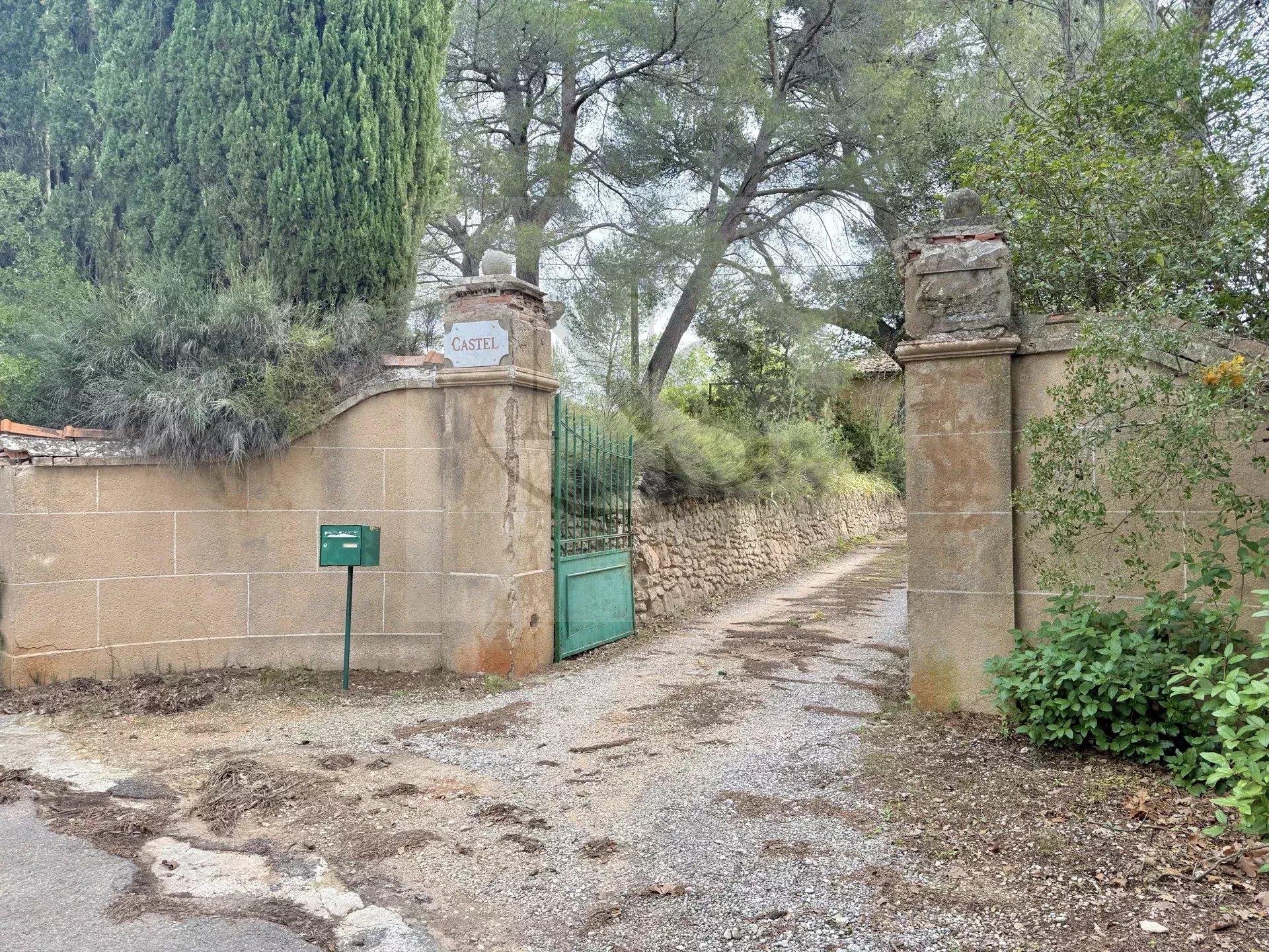 AIX-EN-PROVENCE / CASTEL AIXOIS AU COEUR DES PINCHINATS - Photo 5
