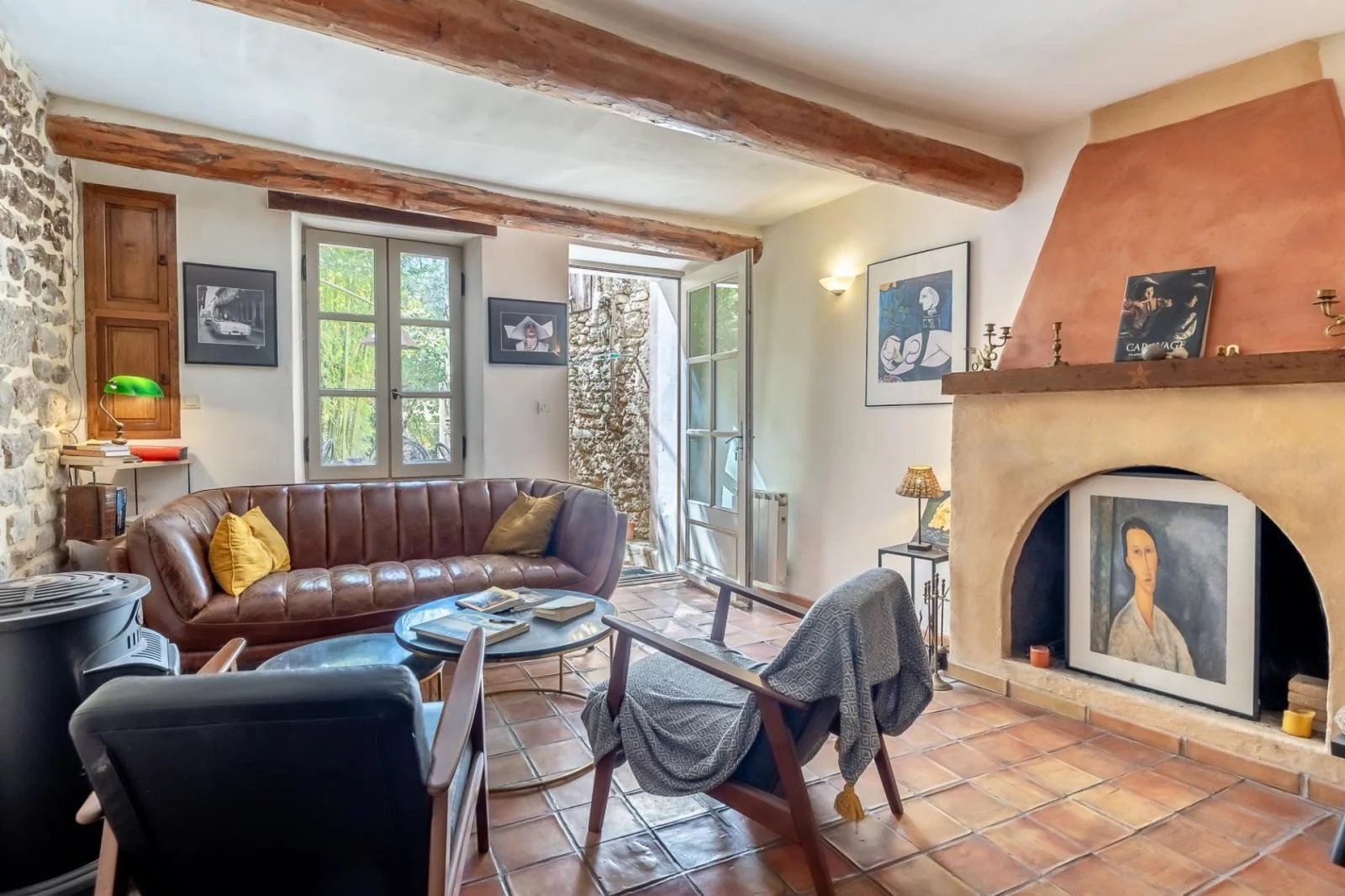 BONNIEUX- VILLAGE HOUSE WITH TERRACE