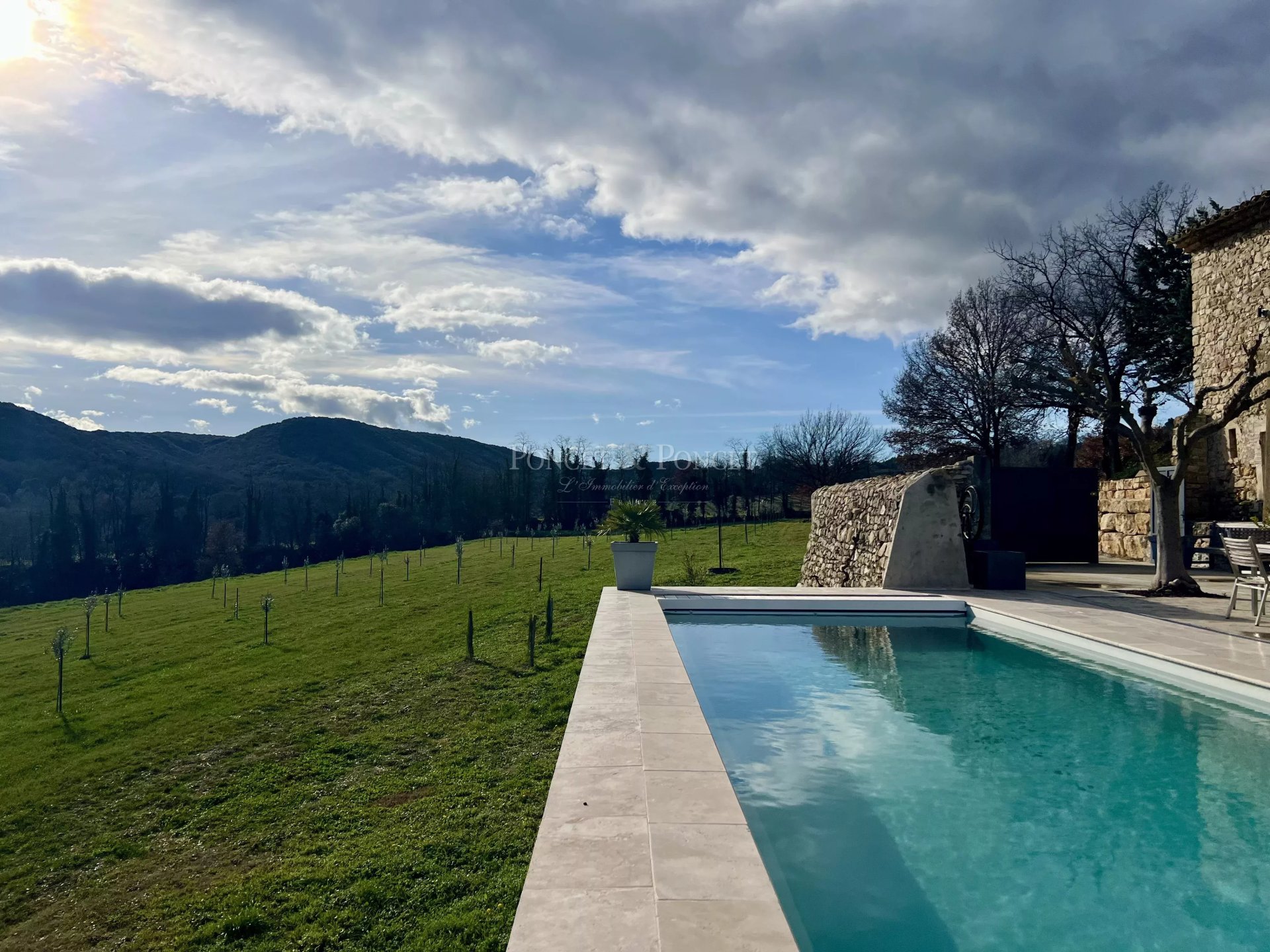 8 Bedroom Vineyard's Image 12