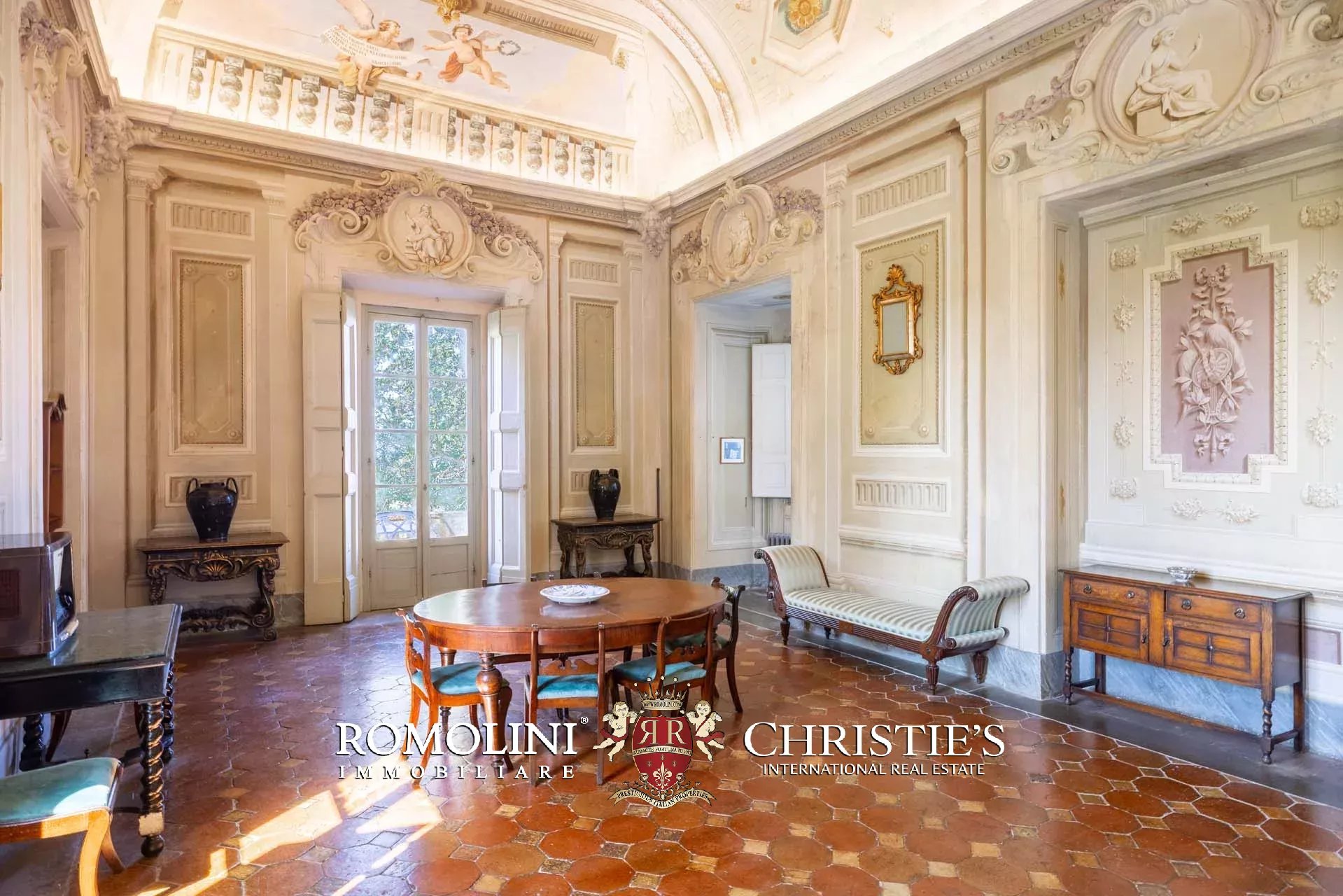 71 Bedroom Chateau's Image 35