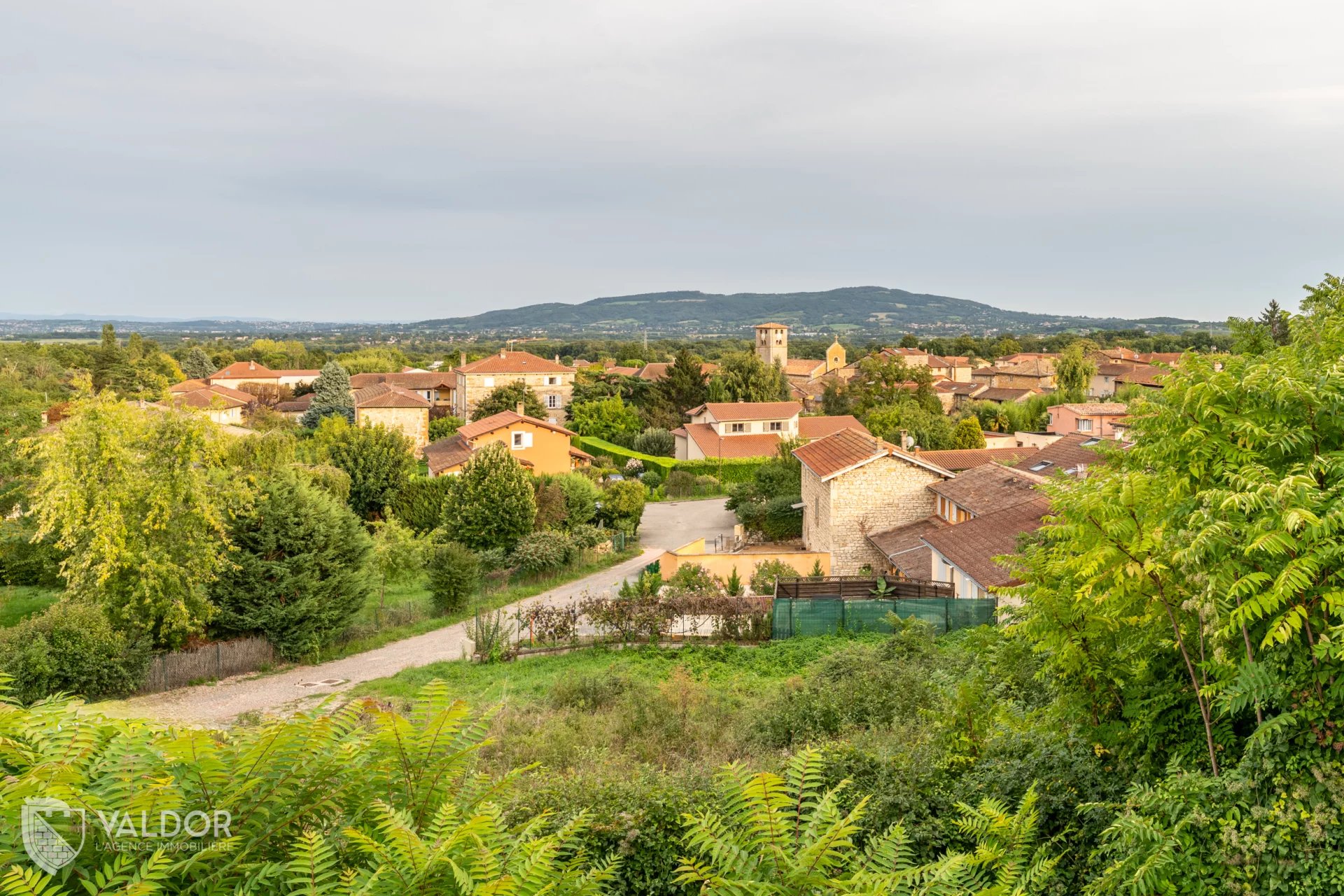 Parcelle de 1600 m² avec vue dominante