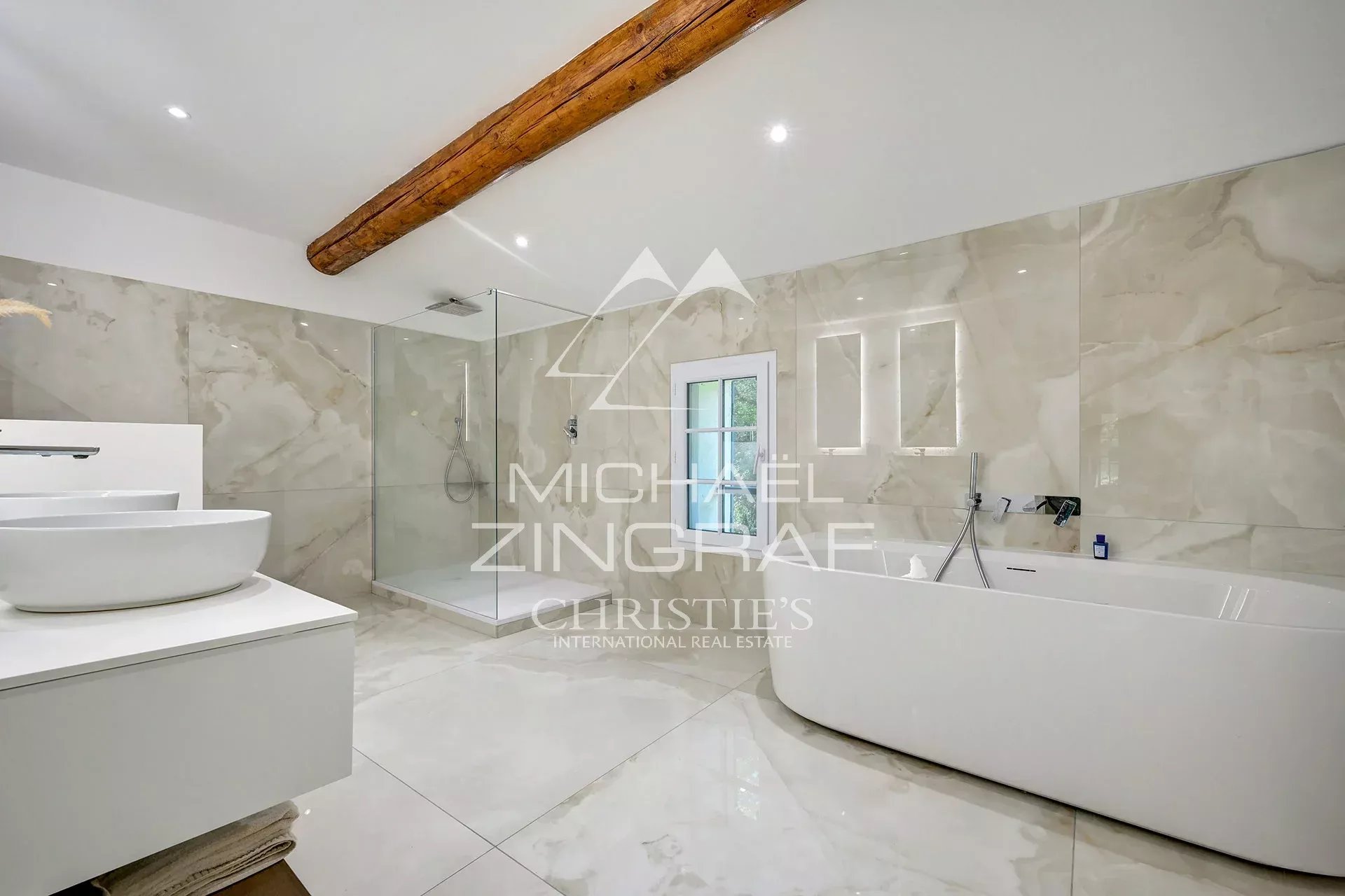 4 Bedroom Villa/Townhouse's Image 8
