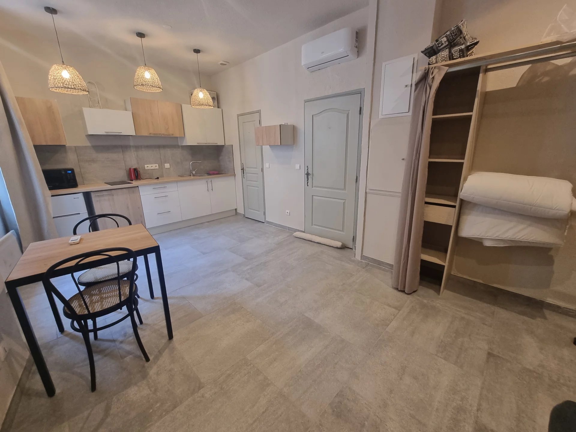 Studio meublé Uzès centre